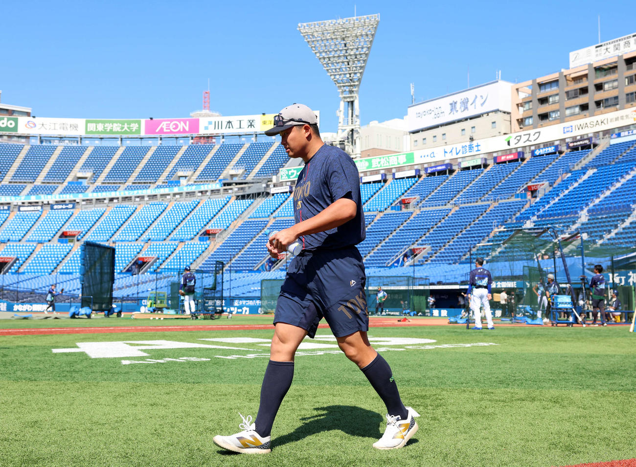 DeNA対ヤクルト　1軍合流したヤクルト村上はグラウンドに出る（撮影・浅見桂子）