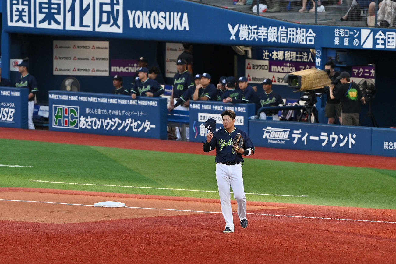 DeNA対ヤクルト　1回裏、三塁の守備に就くヤクルト村上（撮影・滝沢徹郎）　