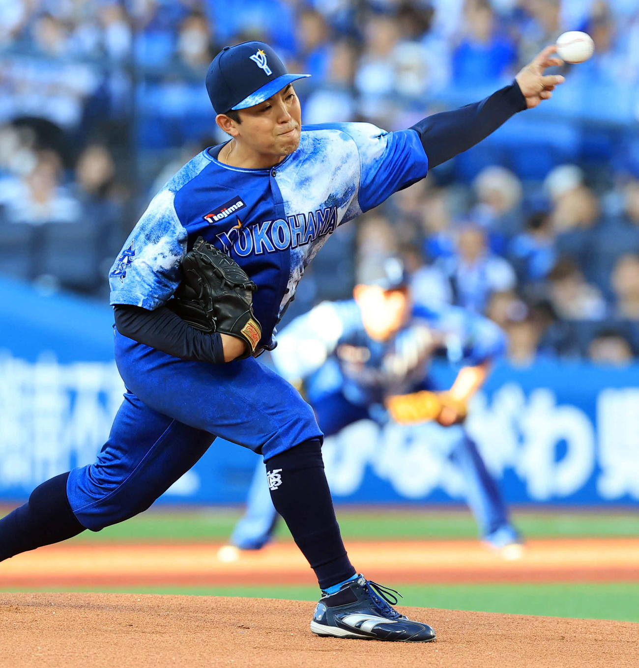 DeNA対ヤクルト　力投するDeNA先発の東（撮影・浅見桂子）