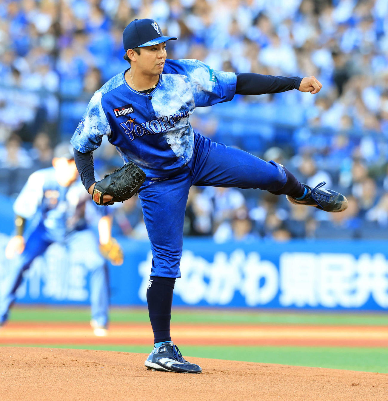 DeNA対ヤクルト　力投するDeNA先発の東（撮影・浅見桂子）