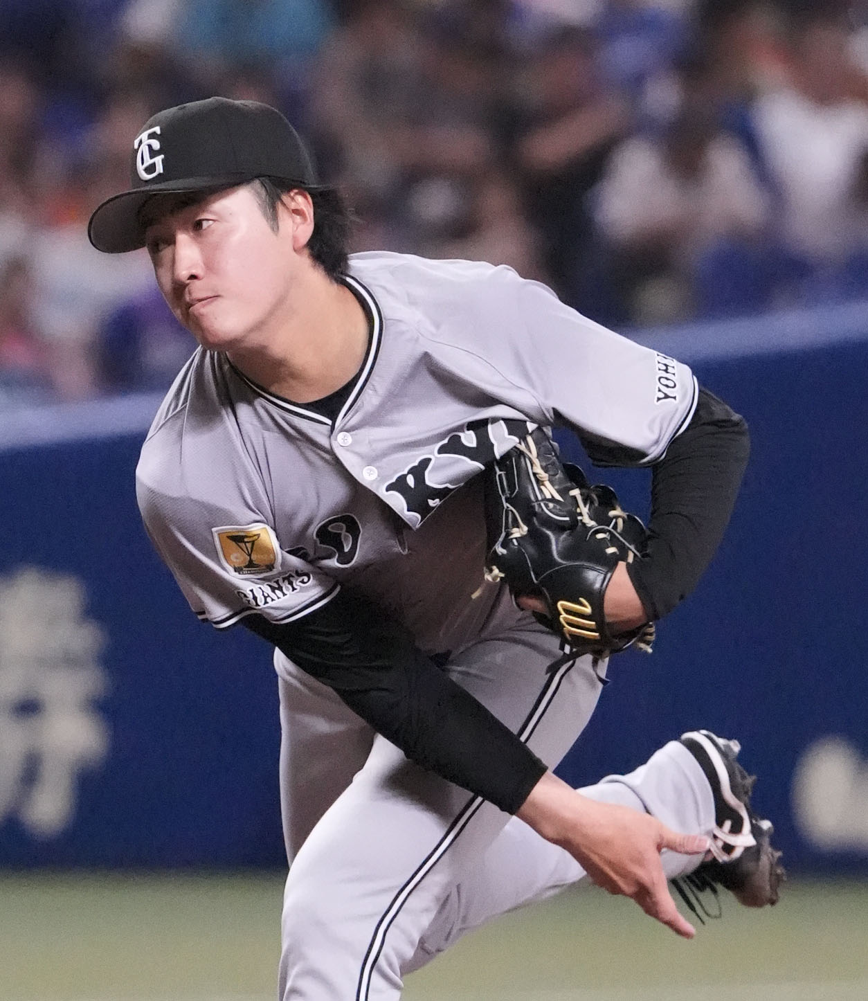 中日対巨人　1回裏、登板する巨人先発の西舘（撮影・森本幸一）