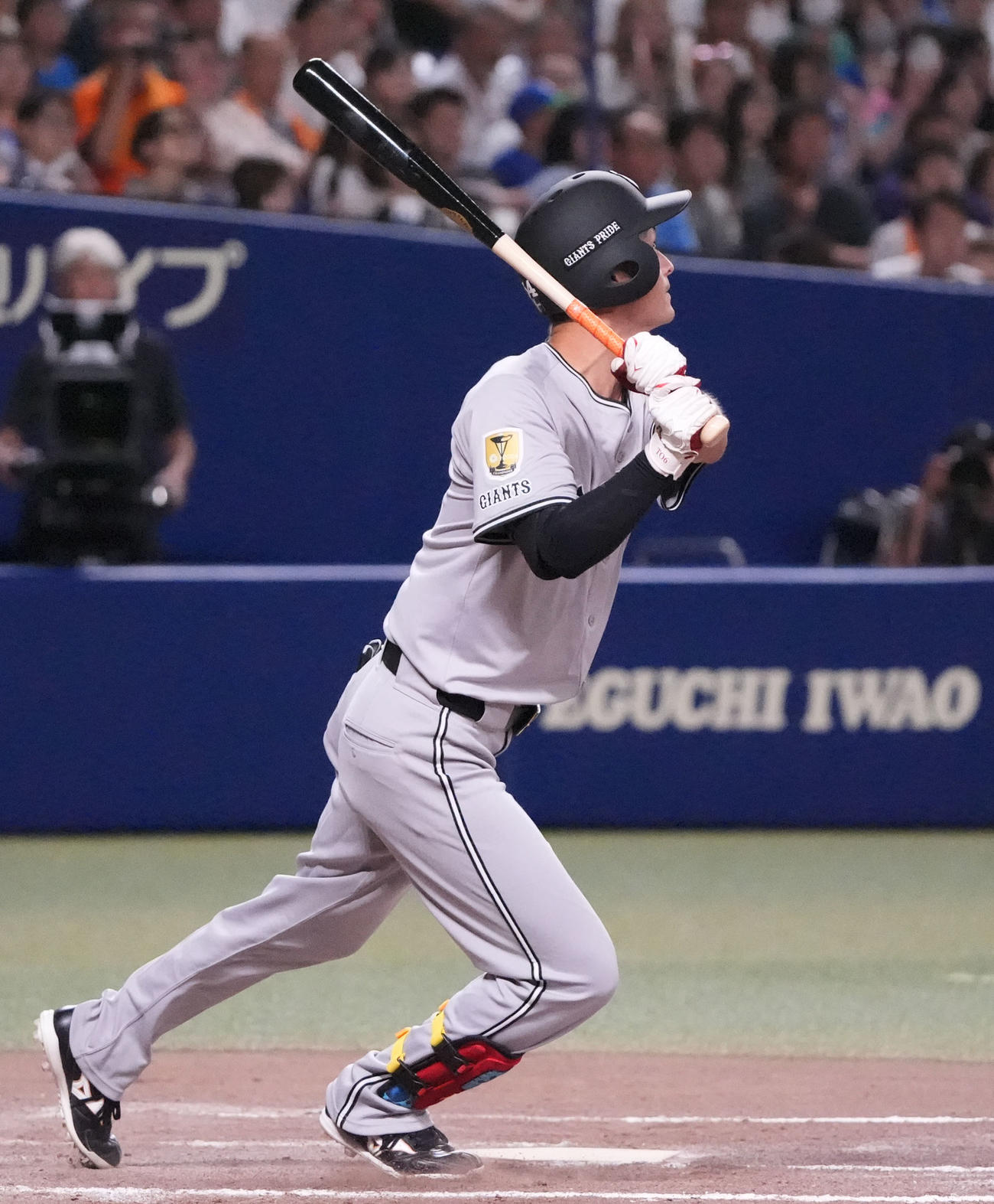 中日対巨人　9回表巨人無死、中飛に倒れる乙坂（撮影・森本幸一）
