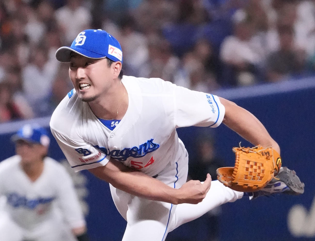 中日対巨人　7回表、中日2番手で登板する藤嶋（撮影・森本幸一）