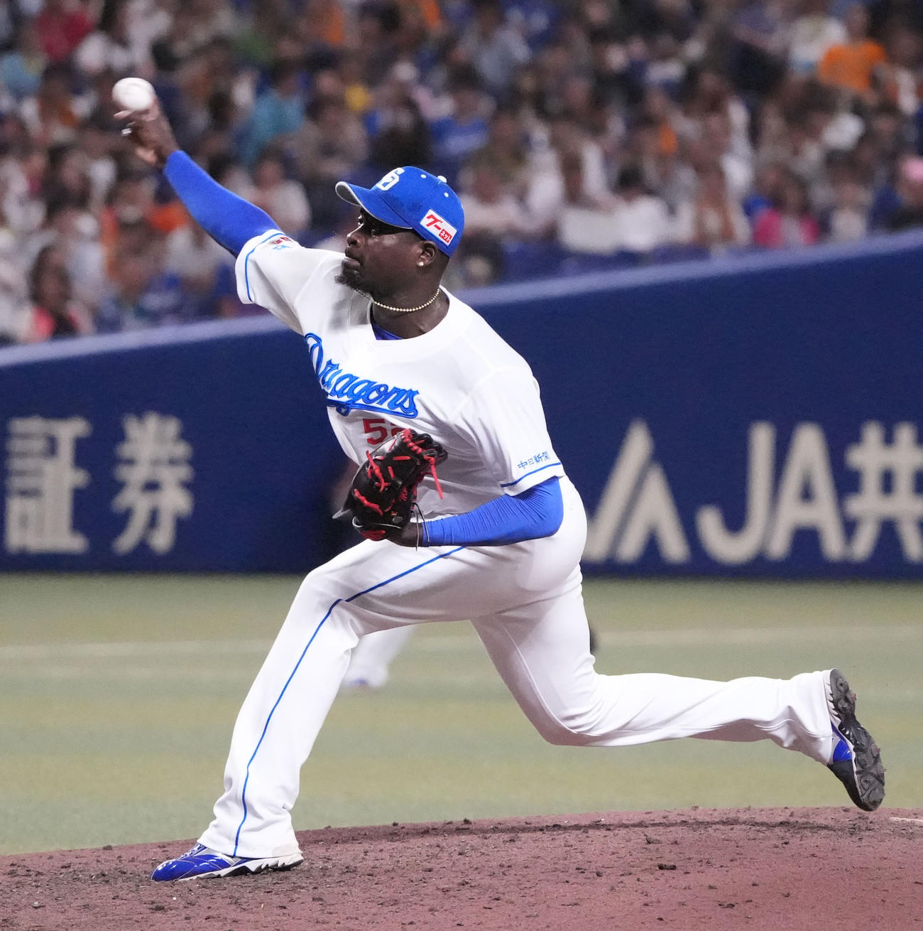 中日対巨人　9回表、中日4番手で登板するマルテ（撮影・森本幸一）