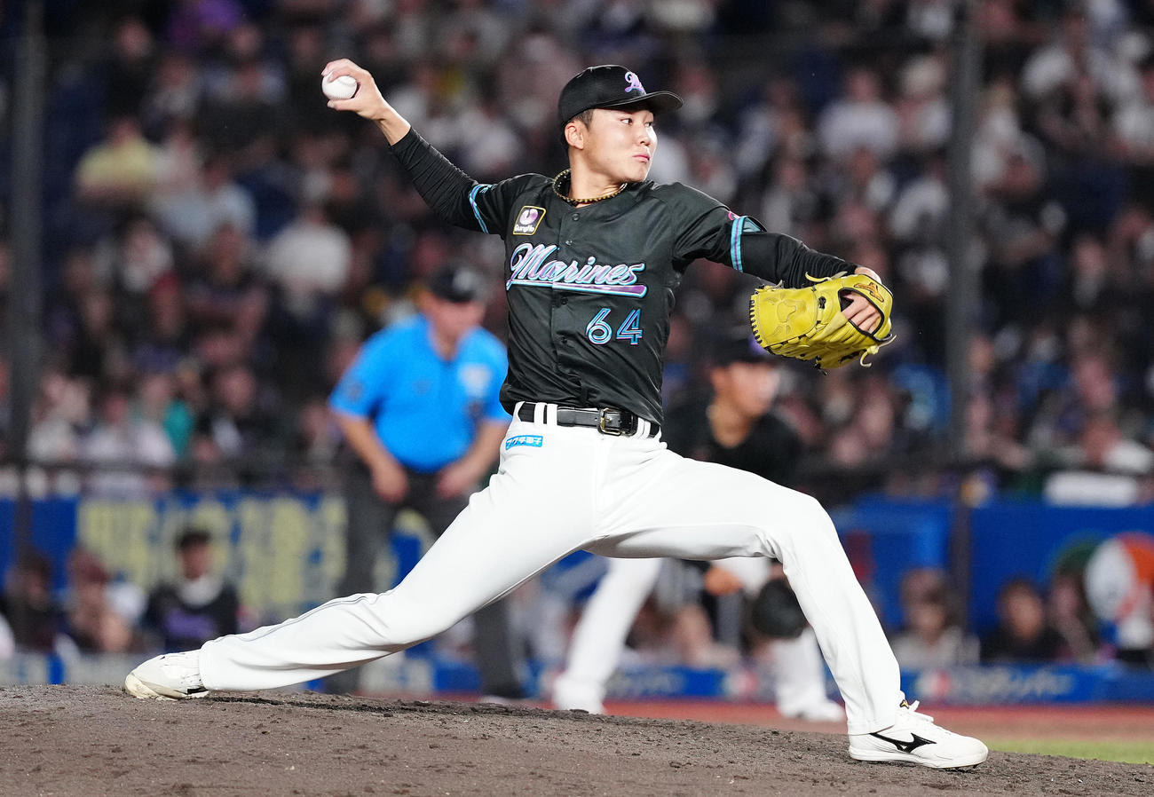 ロッテ対楽天　9回表から3番手で登板したロッテ広池（撮影・鈴木みどり）