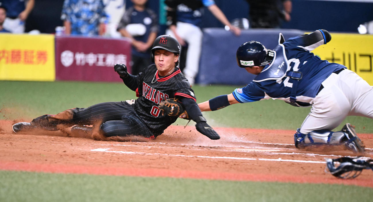 オリックス対西武　10回裏オリックス1死三塁、若月の遊ゴロで本塁を狙った渡部はタッチアウト（撮影・和賀正仁）