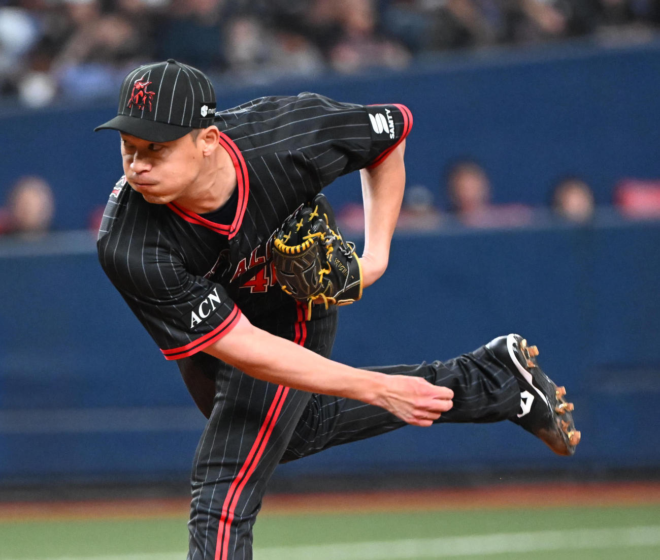 オリックス対西武　7回に登板するオリックス岩崎（撮影・和賀正仁）