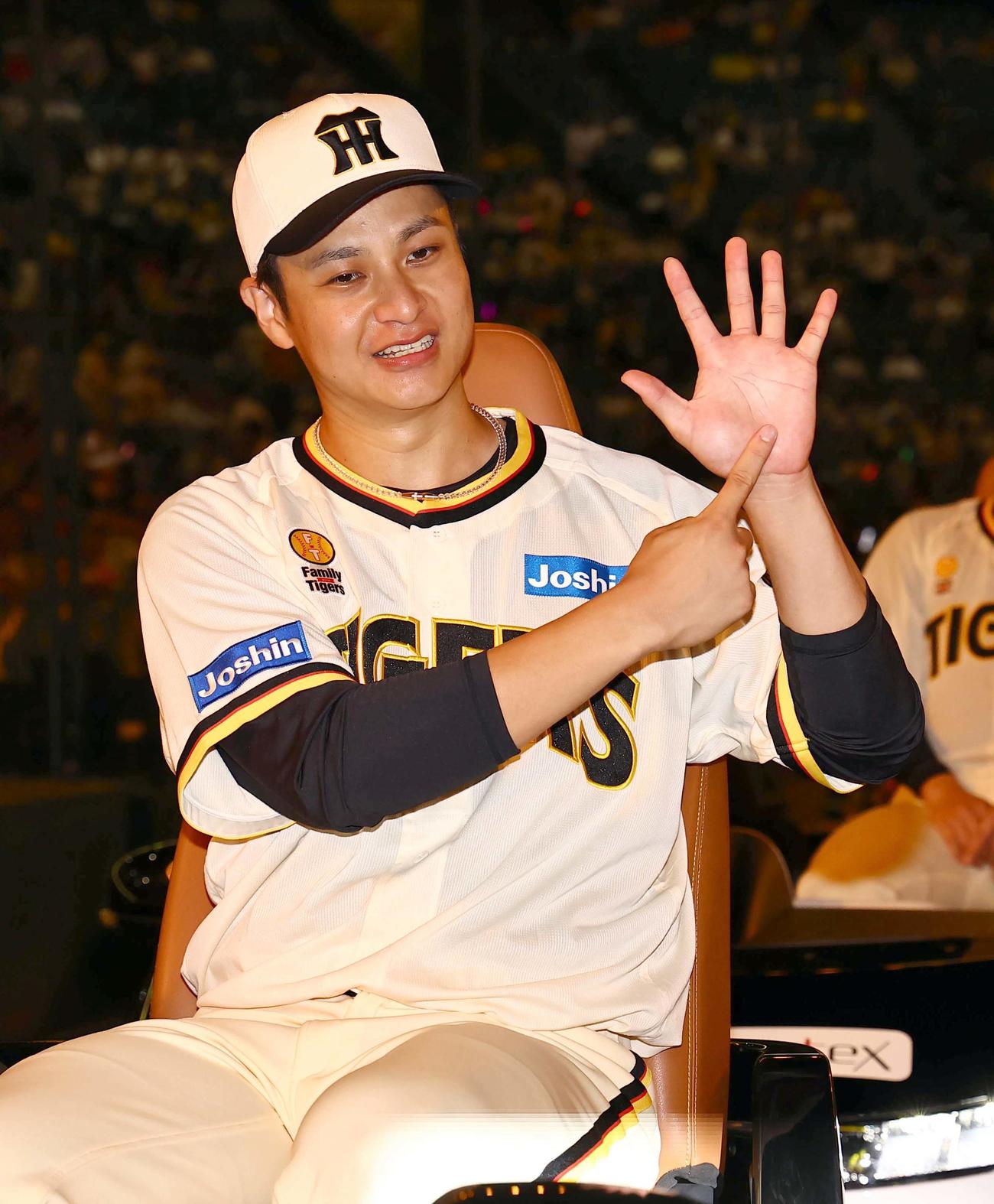 阪神対広島　6勝目をあげた大竹（撮影・上田博志）