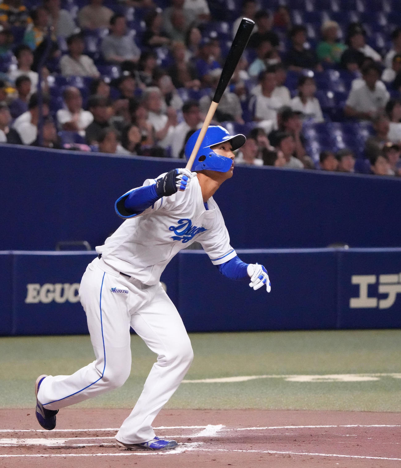 ウエスタン中日対阪神　6回裏中日1死一、二塁、右越え3点本塁打を放つ森駿（撮影・森本幸一）