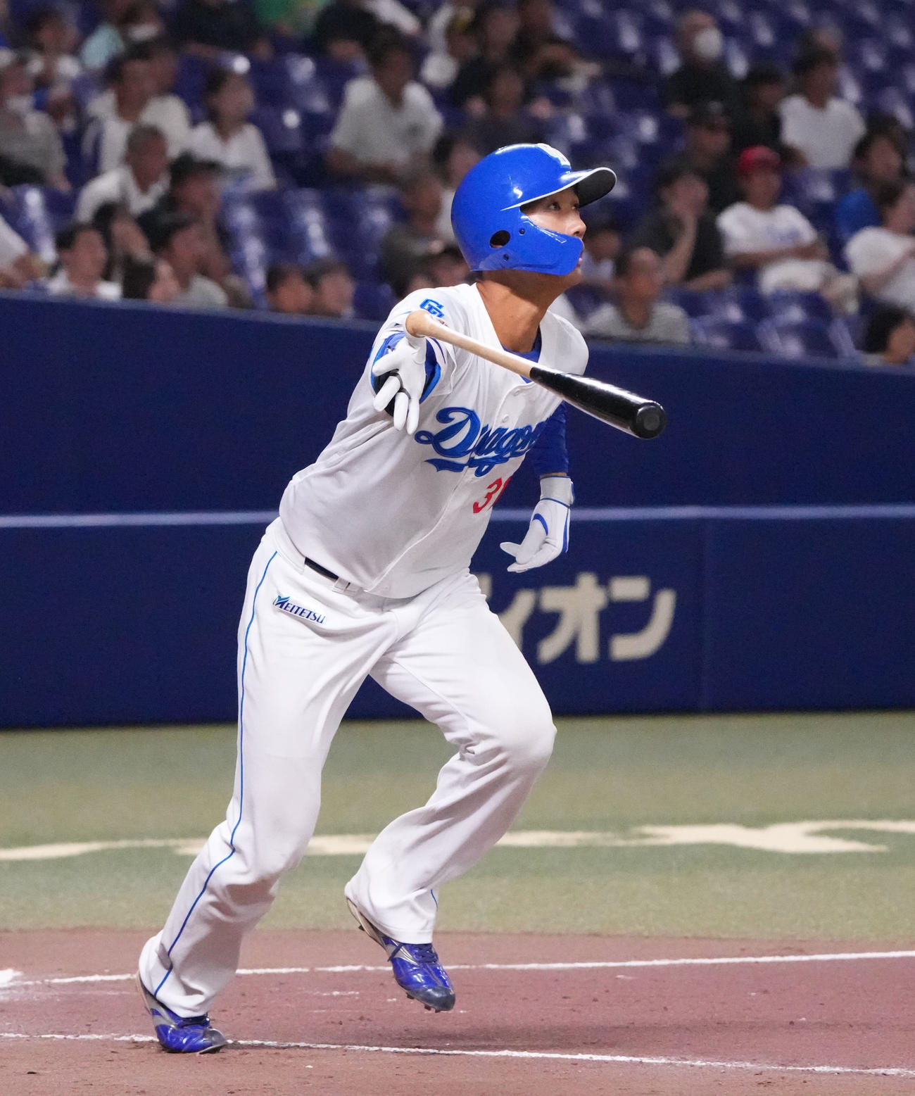 ウエスタン中日対阪神　6回裏中日1死一、二塁、右越え3点本塁打を放つ森駿（撮影・森本幸一）