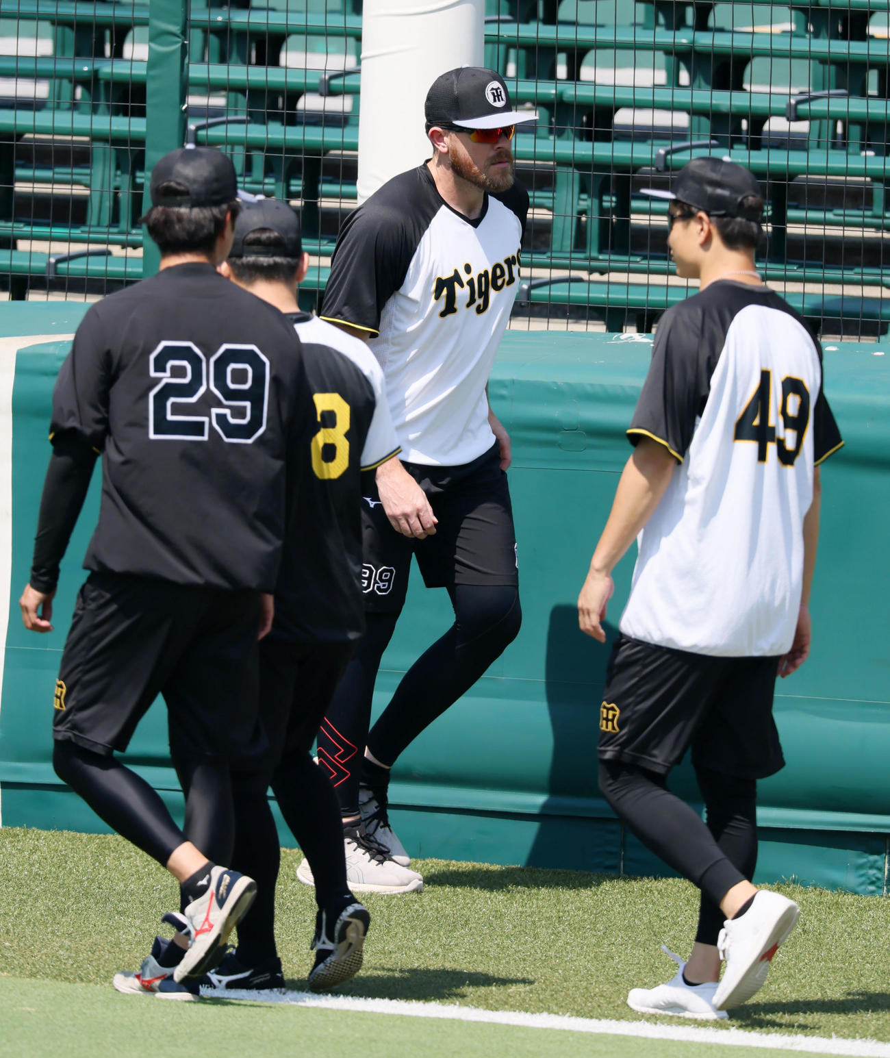 阪神対広島　試合前練習に合流したビーズリー（撮影・加藤哉）
