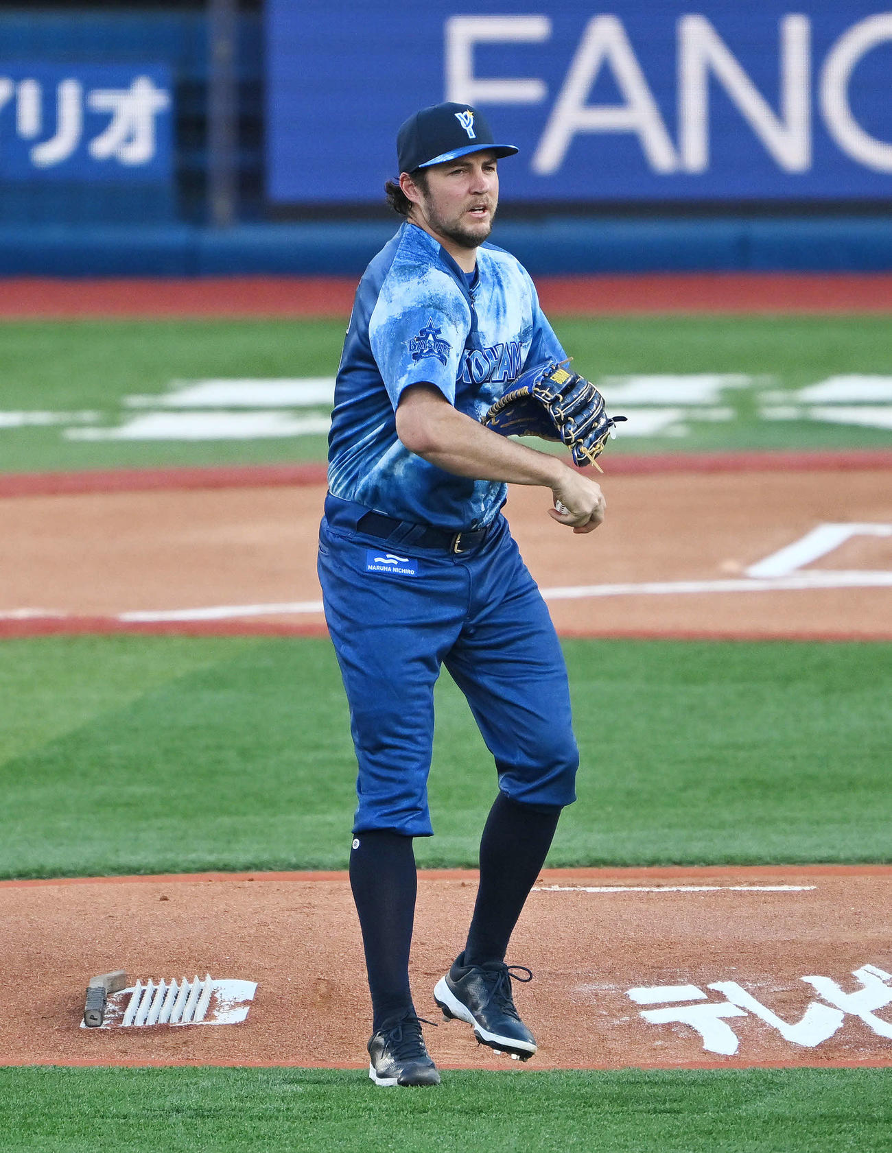 DeNA対ヤクルト　試合に臨むDeNA先発のバウアー（撮影・滝沢徹郎）　