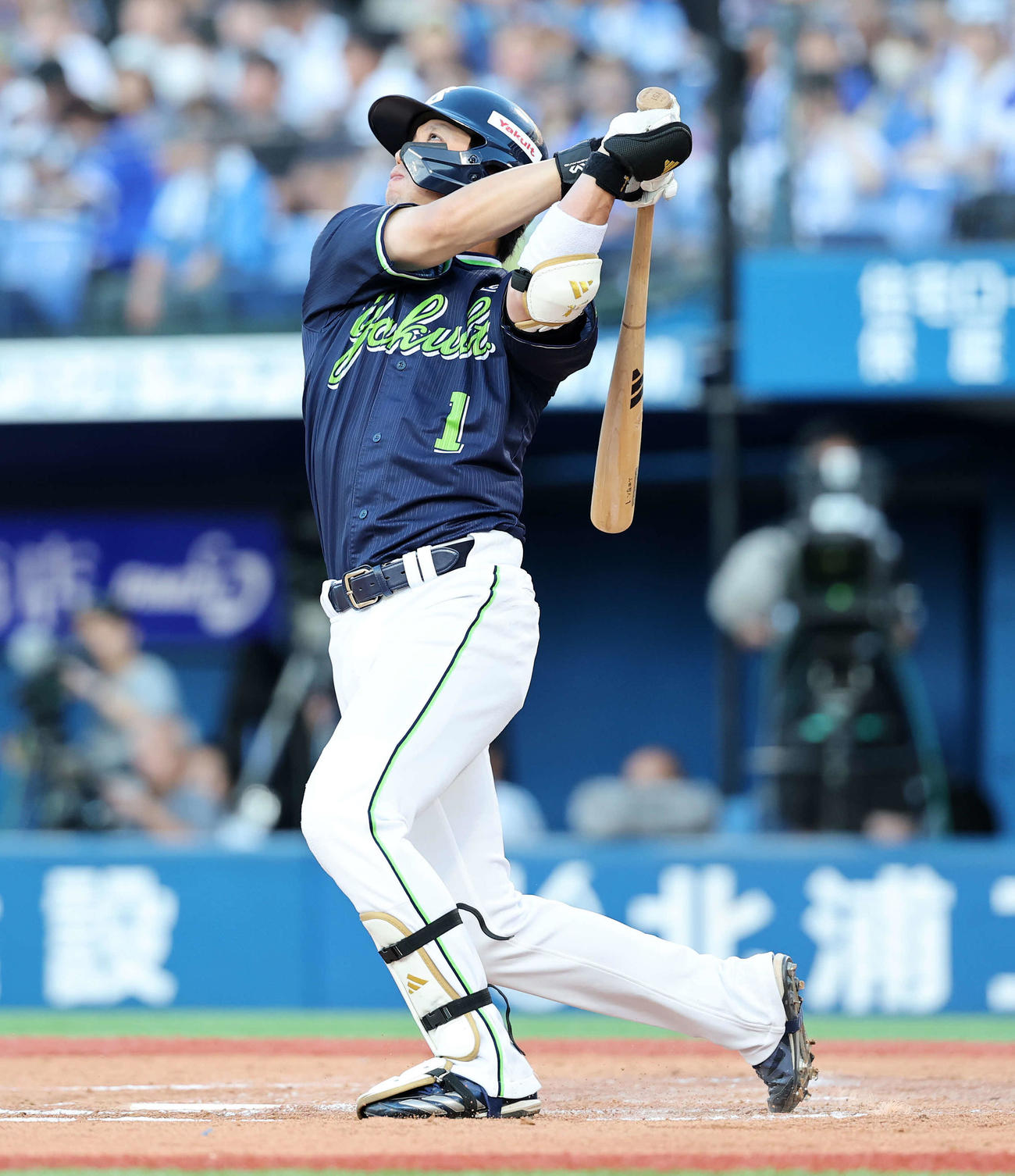 DeNA対ヤクルト　2回表ヤクルト2死、山田は左越えソロ本塁打を放つ（撮影・鈴木正人）