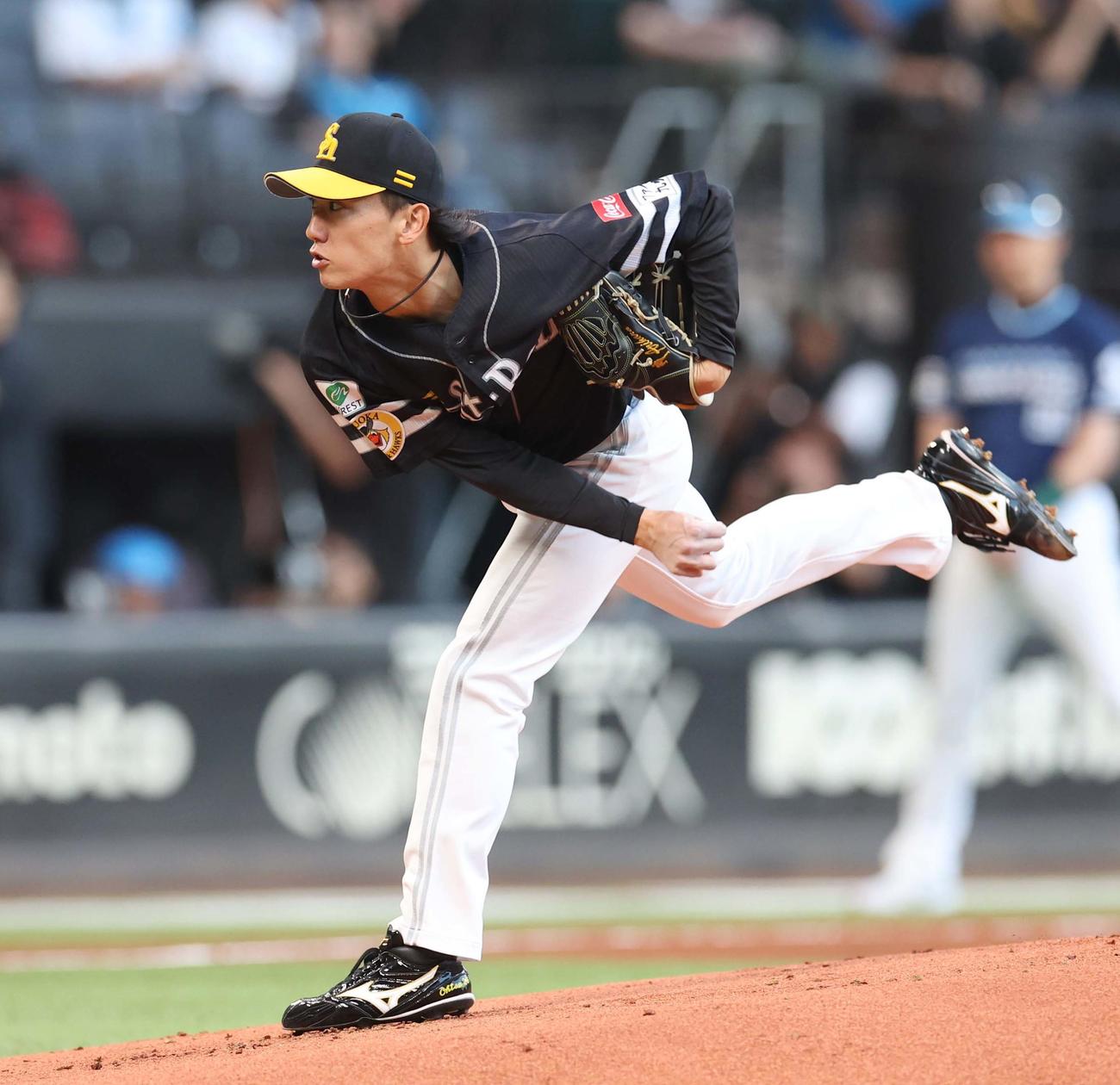 日本ハム対ソフトバンク　ソフトバンク先発の大津（撮影・黒川智章）