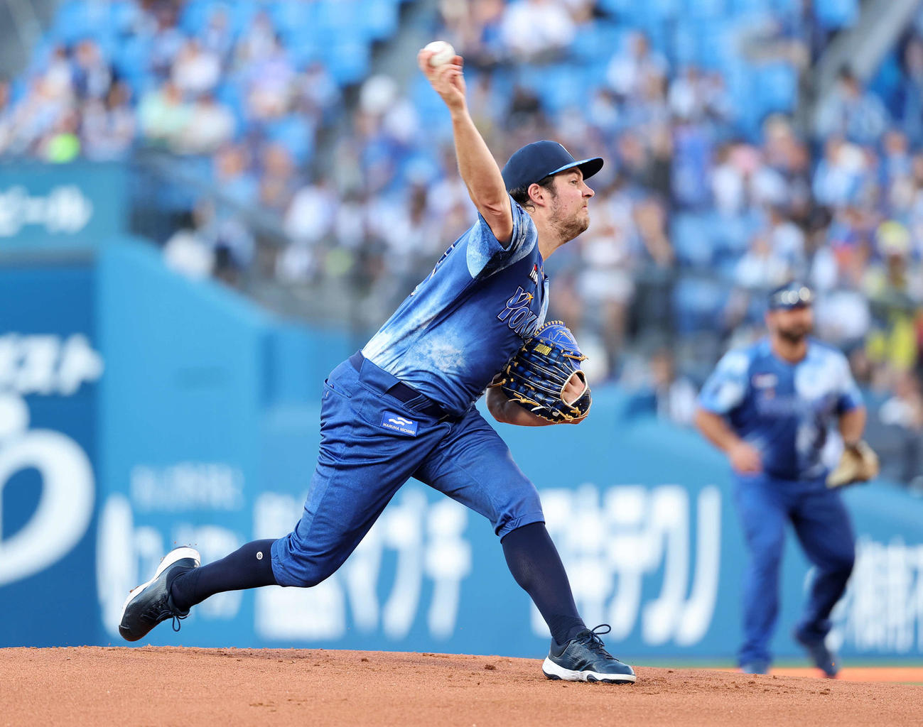 DeNA対ヤクルト　力投するDeNA先発のバウアー（撮影・鈴木正人）