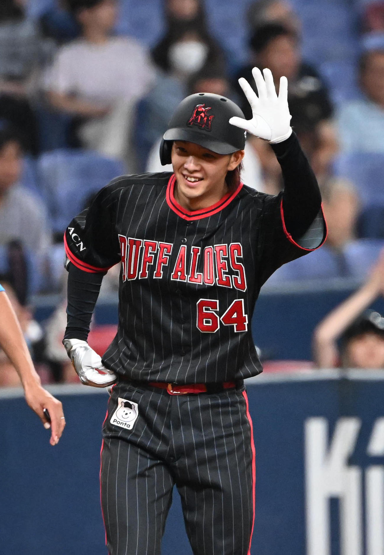 オリックス対西武　6回裏オリックス1死一、二塁、右中間に適時三塁打を放ち笑顔の大里（撮影・和賀正仁）