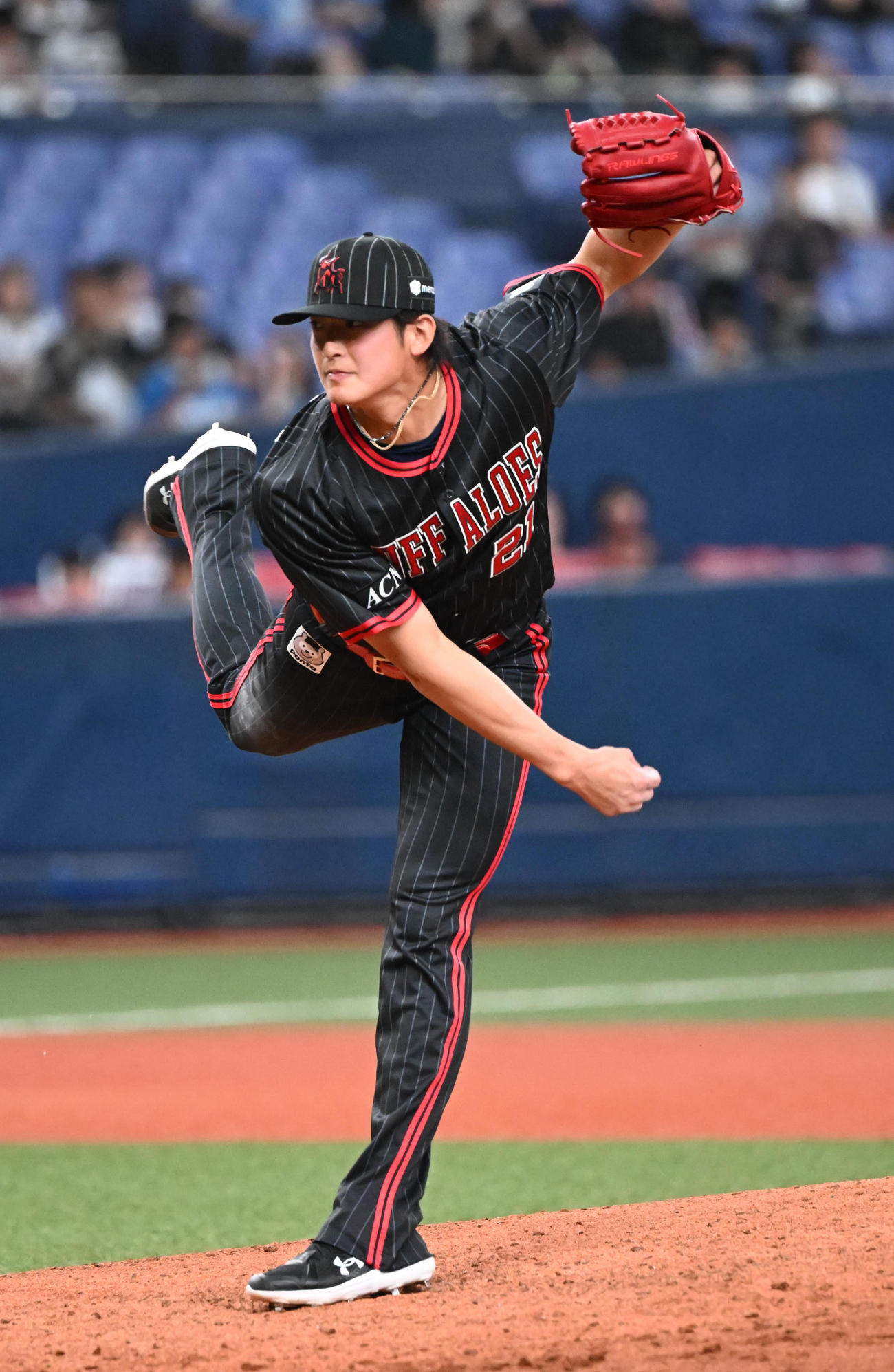 オリックス対西武　9回に登板するオリックス山崎（撮影・和賀正仁）