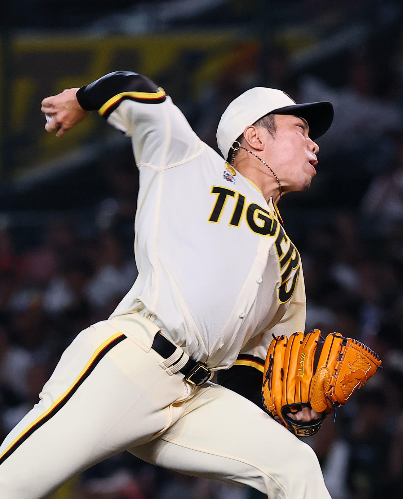 阪神対広島　8回、3番手で登板した阪神石井（撮影・藤尾明華）