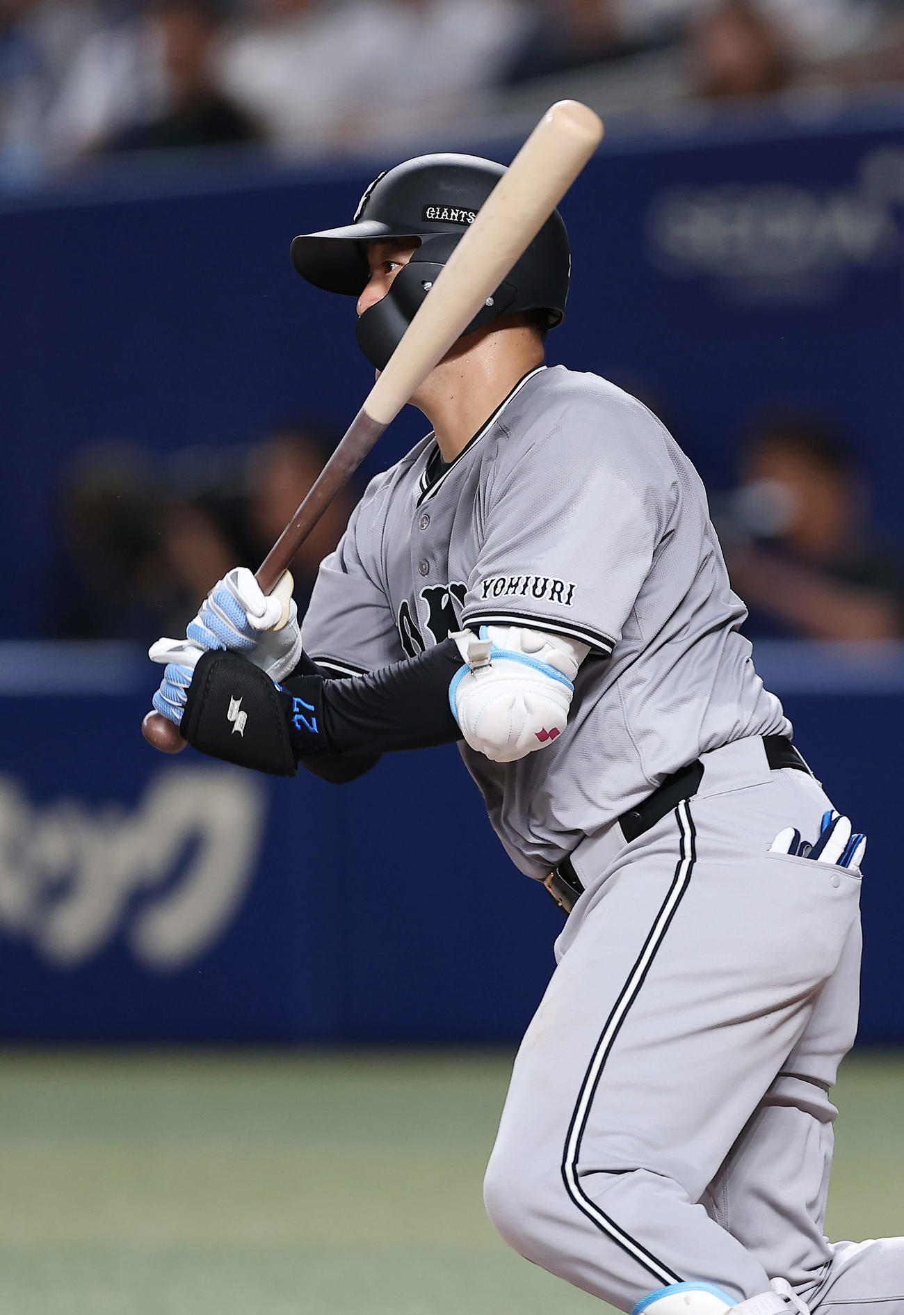 中日対巨人　6回表巨人2死一、二塁、先制の左前適時打を放つ岸田（撮影・前田充）