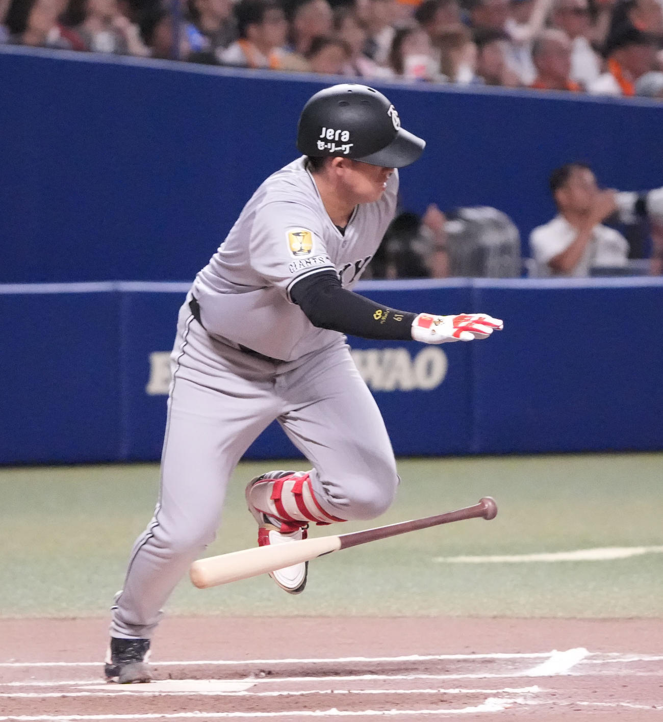 中日対巨人　6回表巨人2死一、二塁、左前適時打を放つ増田睦（撮影・森本幸一）