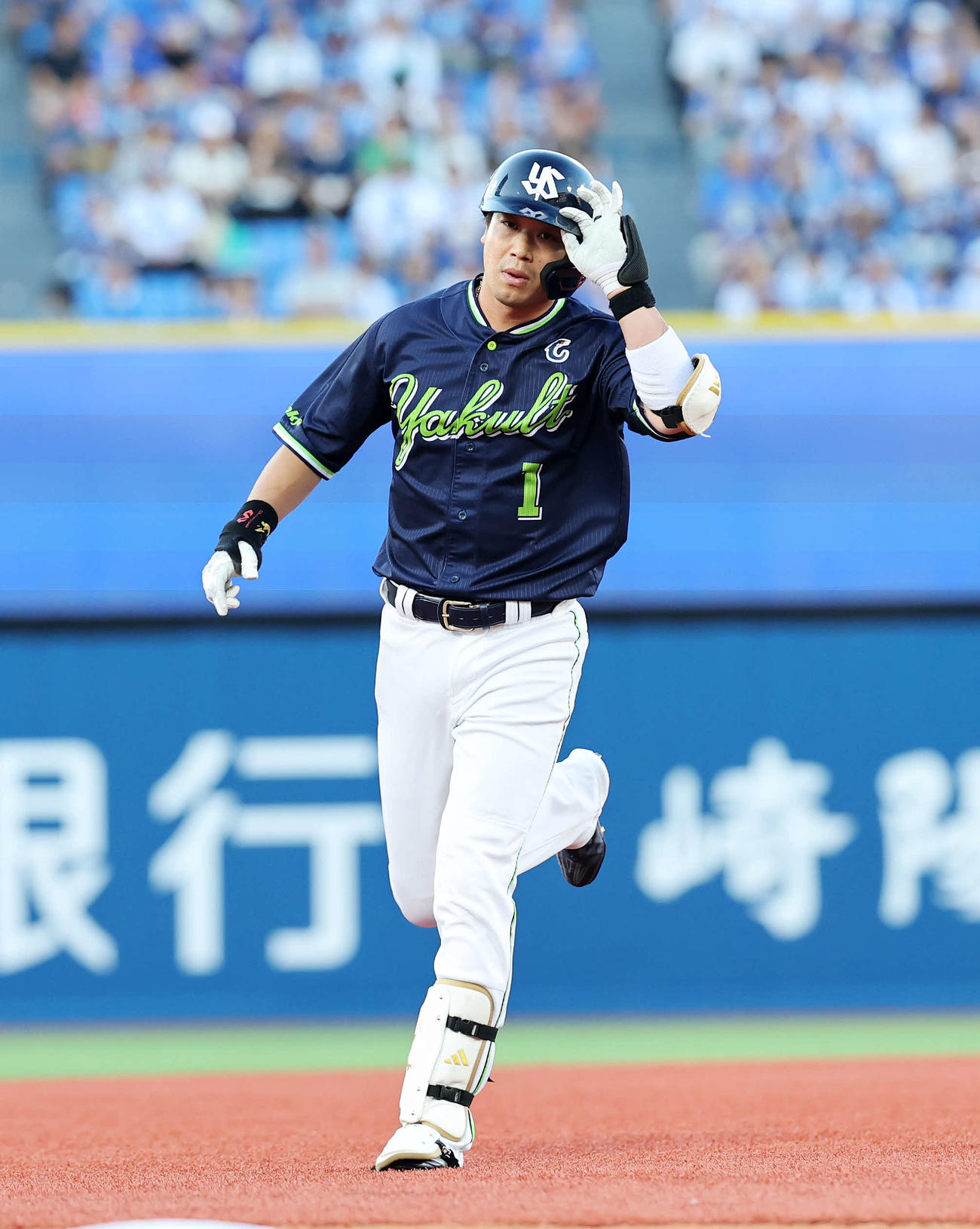DeNA対ヤクルト　2回表ヤクルト2死、山田は左越えソロ本塁打を放つ（撮影・鈴木正人）