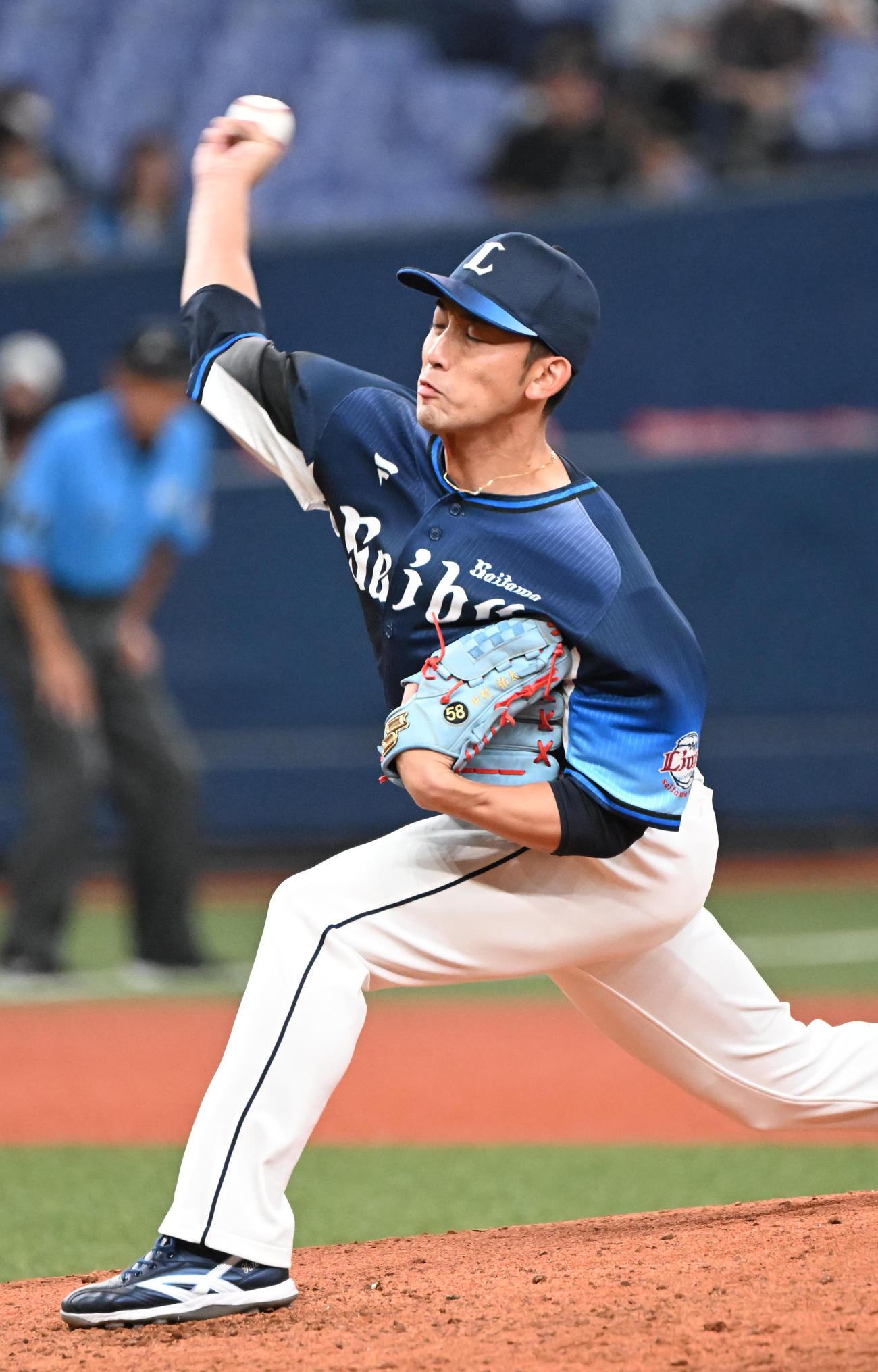 オリックス対西武　8回に登板する西武中村（撮影・和賀正仁）