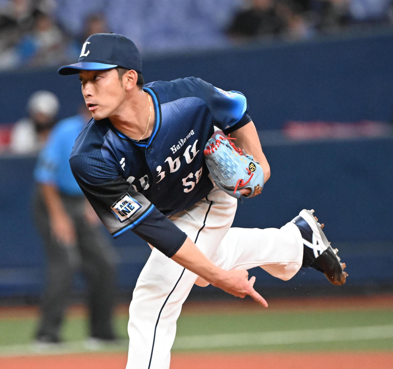 オリックス対西武　8回に登板する西武中村（撮影・和賀正仁）