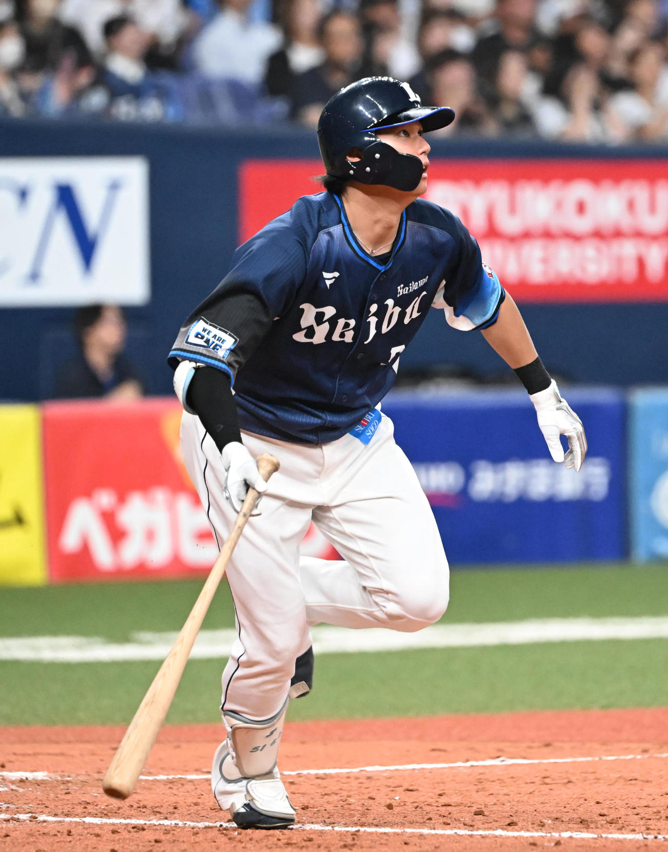 オリックス対西武　9回表西武無死一塁、右越え本塁打を放つ西川（撮影・和賀正仁）