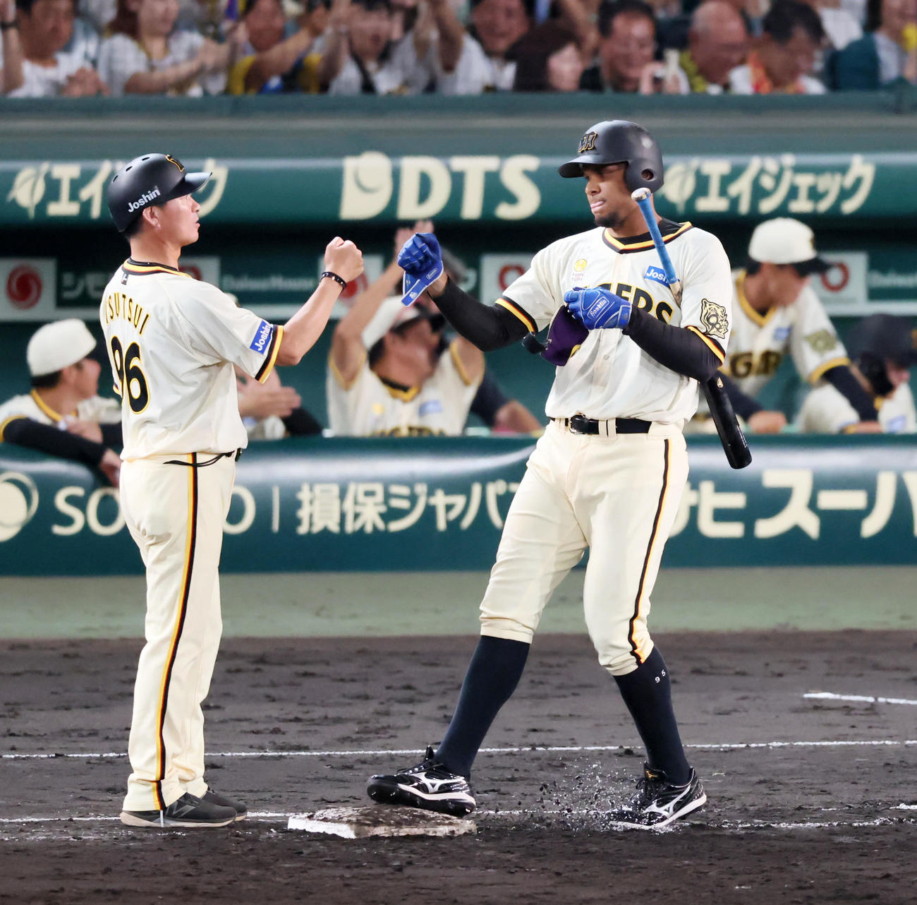 阪神対広島　6回裏阪神1死満塁、代打ヘルナンデスは押し出し四球を選ぶ（撮影・加藤哉）