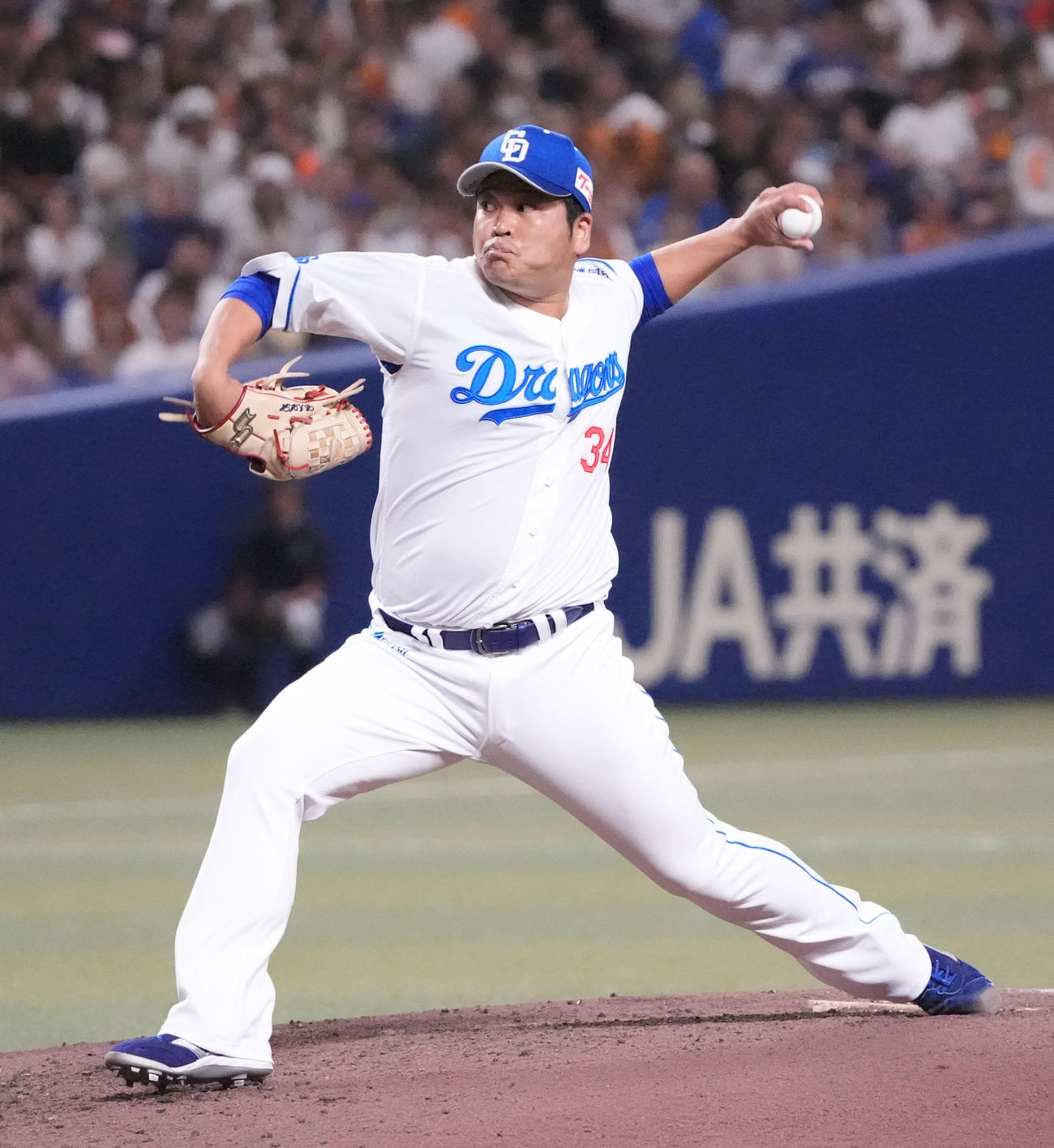 中日対巨人　7回表、中日2番手で登板する福（撮影・森本幸一）