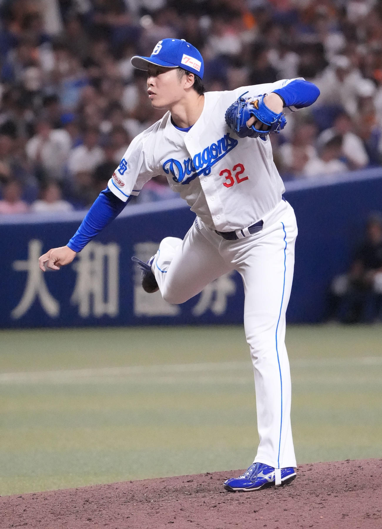 中日対巨人　9回表、中日4番手で登板する伊藤（撮影・森本幸一）