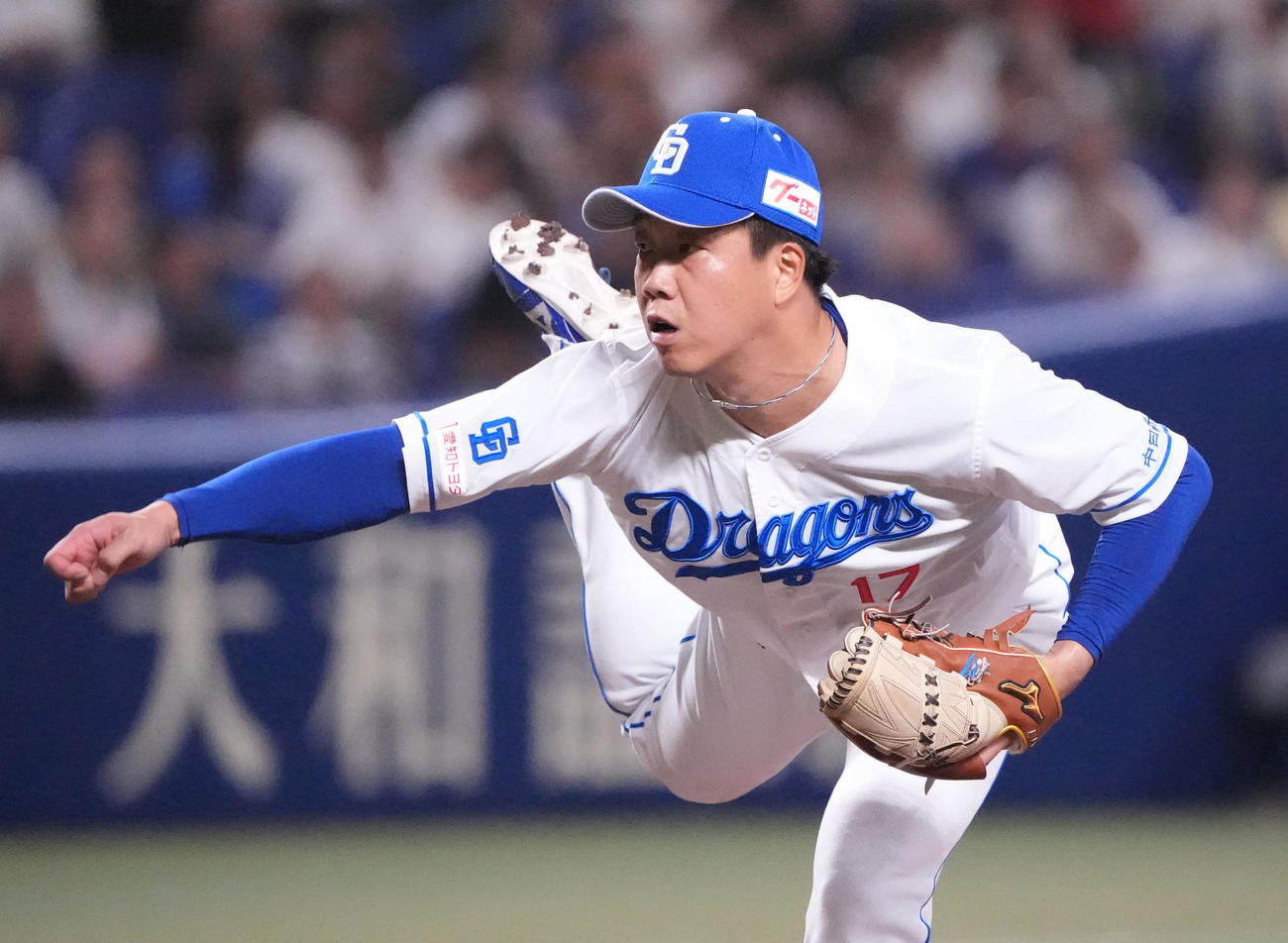中日対巨人　1回表、登板する中日先発の柳（撮影・森本幸一）