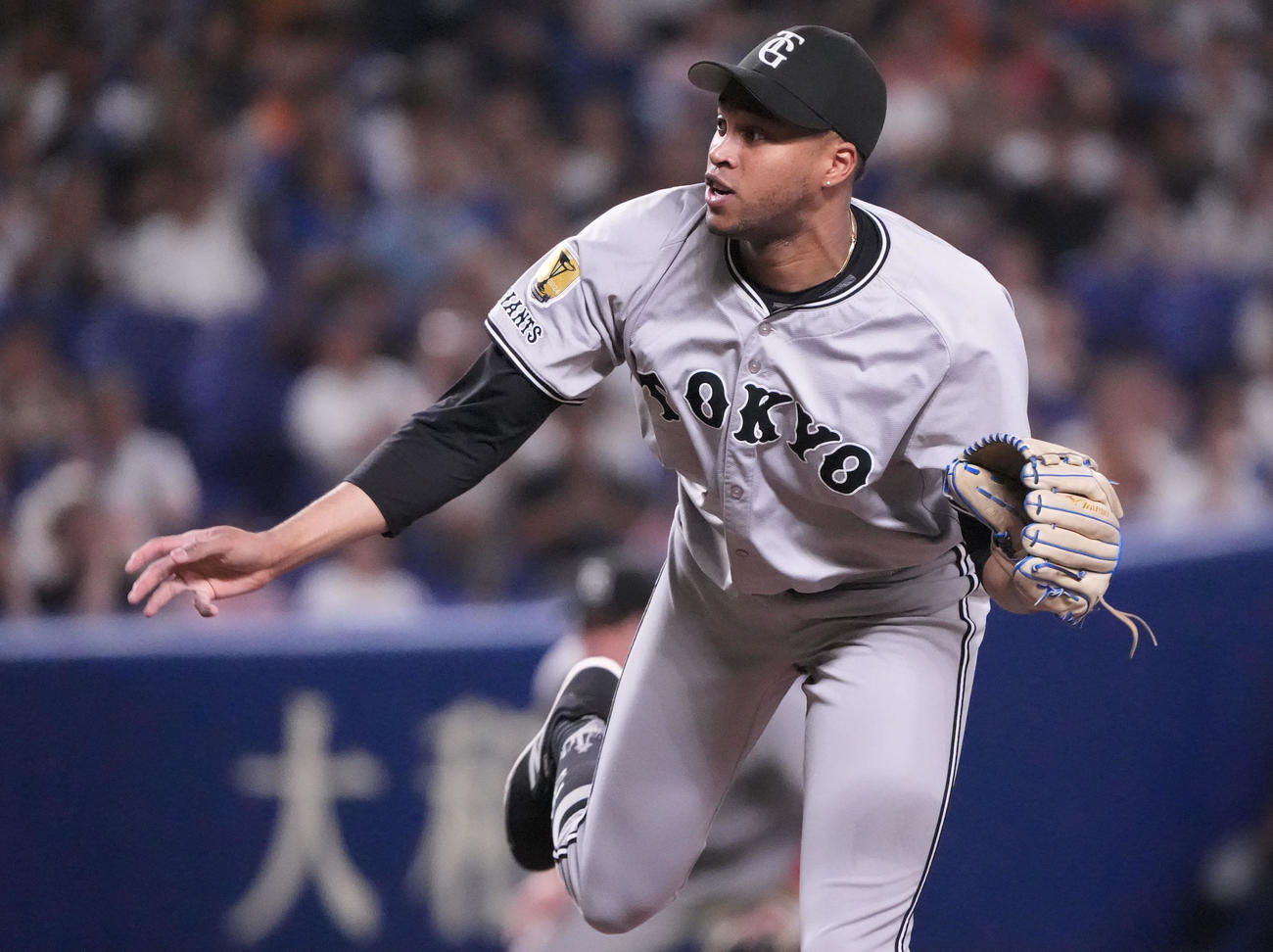 中日対巨人　9回裏、巨人4番手で登板するマルティネス（撮影・森本幸一）