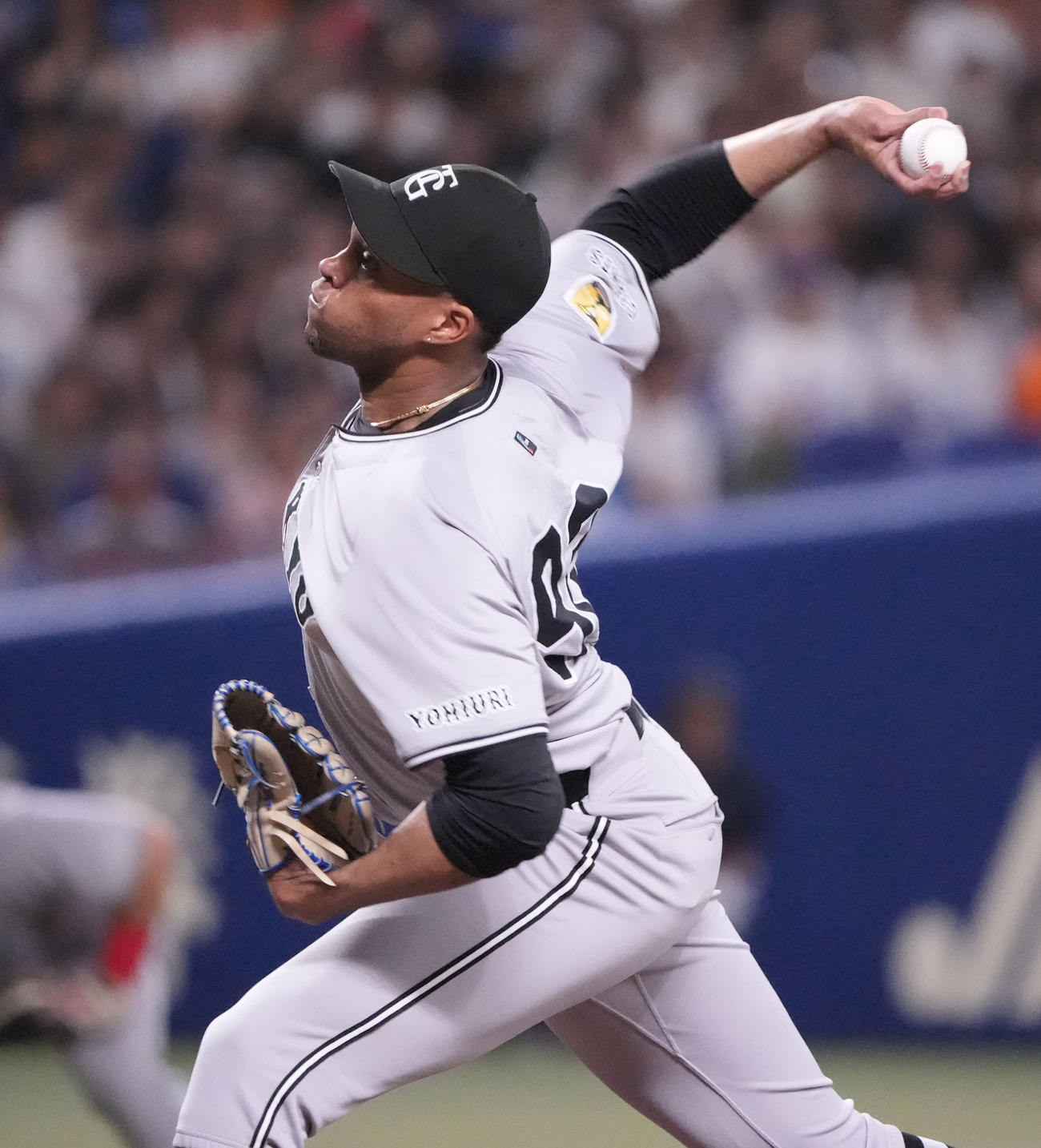 中日対巨人　9回裏、巨人4番手で登板するマルティネス（撮影・森本幸一）