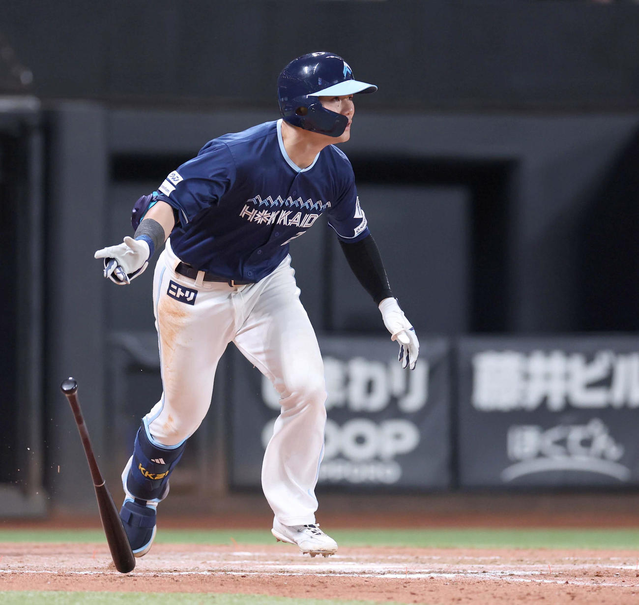 日本ハム対ソフトバンク　8回裏日本ハム2死一、二塁、右越え2点適時三塁打を放つ清宮幸（撮影・黒川智章）
