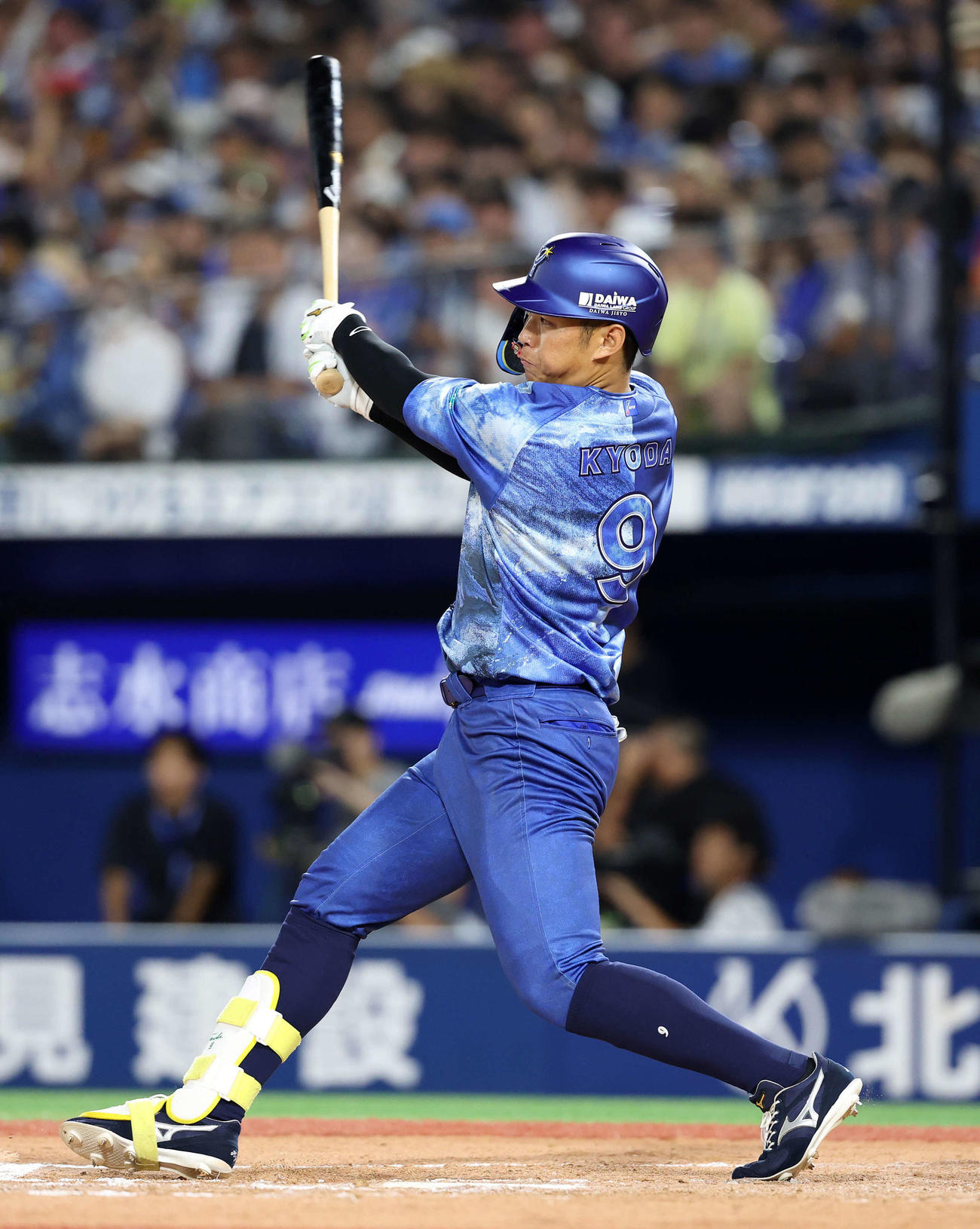 DeNA対ヤクルト　7回裏DeNA無死、京田は中前打を放つ（撮影・鈴木正人）