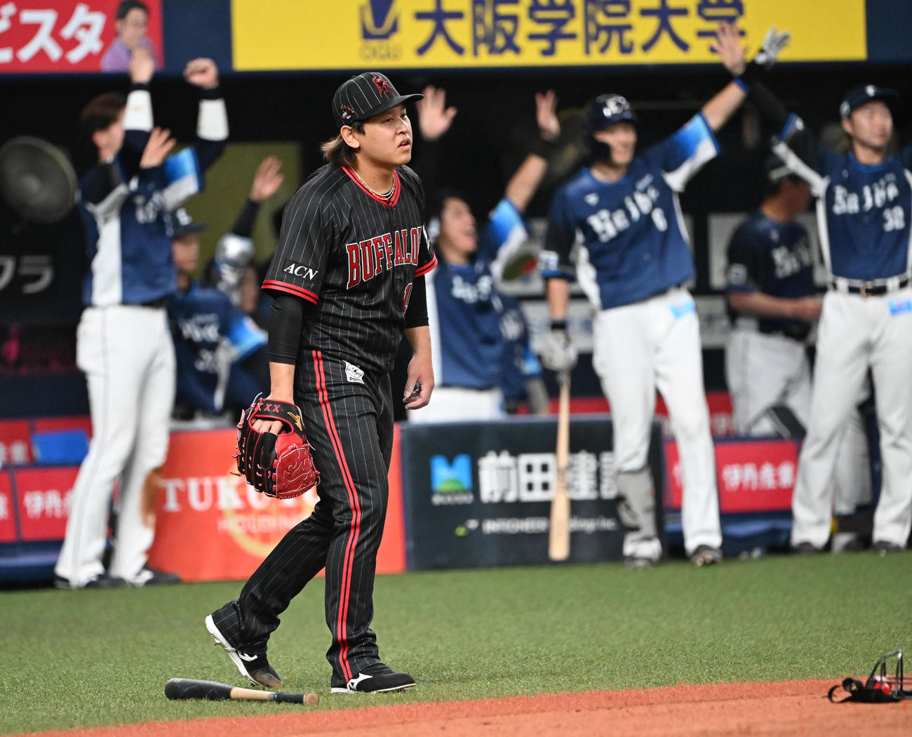 オリックス対西武　6回表西武2死一塁、デービスに適時二塁打を浴びた宮城（撮影・和賀正仁）