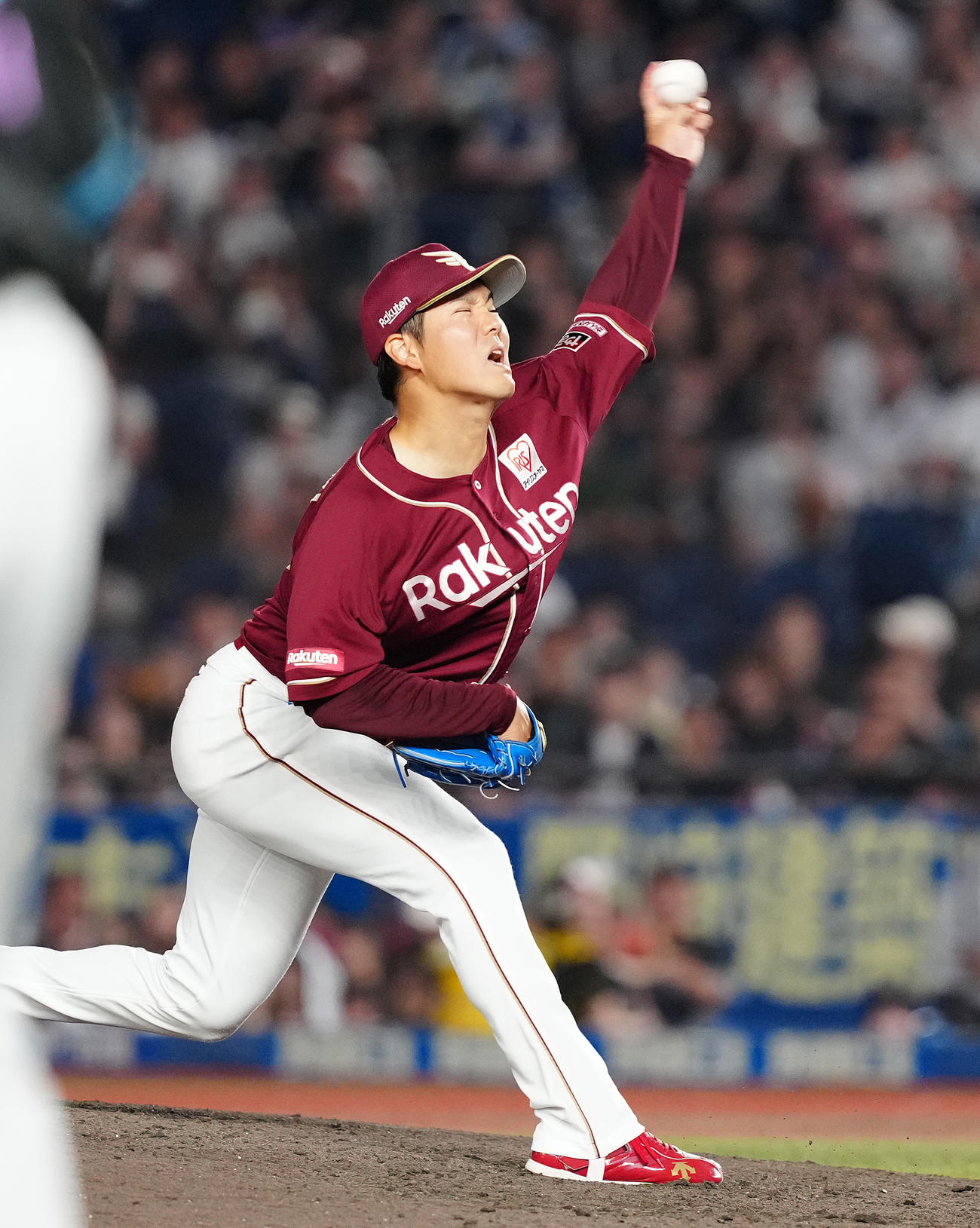 ロッテ対楽天　6回裏途中から3番手で登板した楽天鈴木翔（撮影・鈴木みどり）