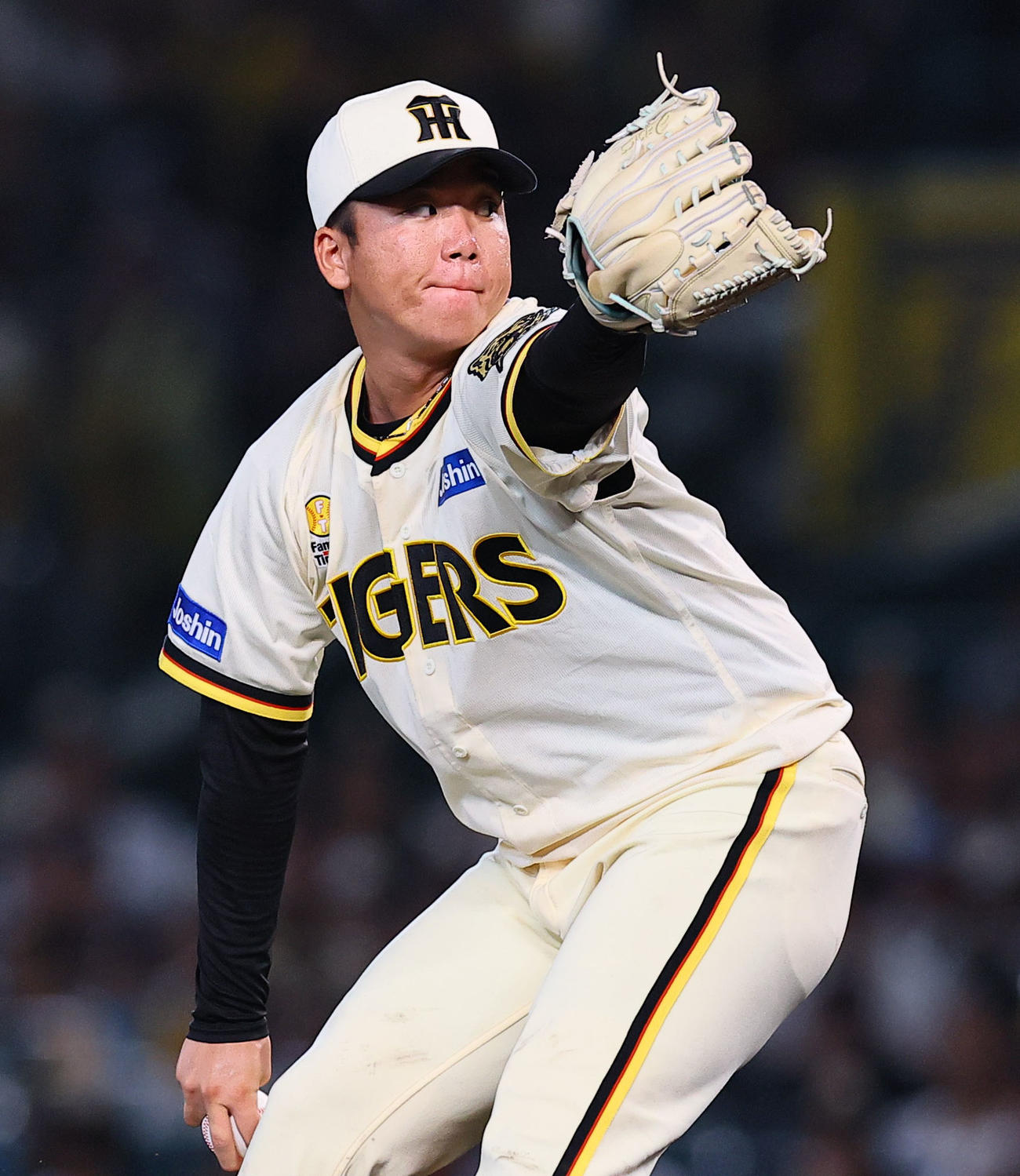 阪神対広島　6回、力投する阪神村上（撮影・藤尾明華）