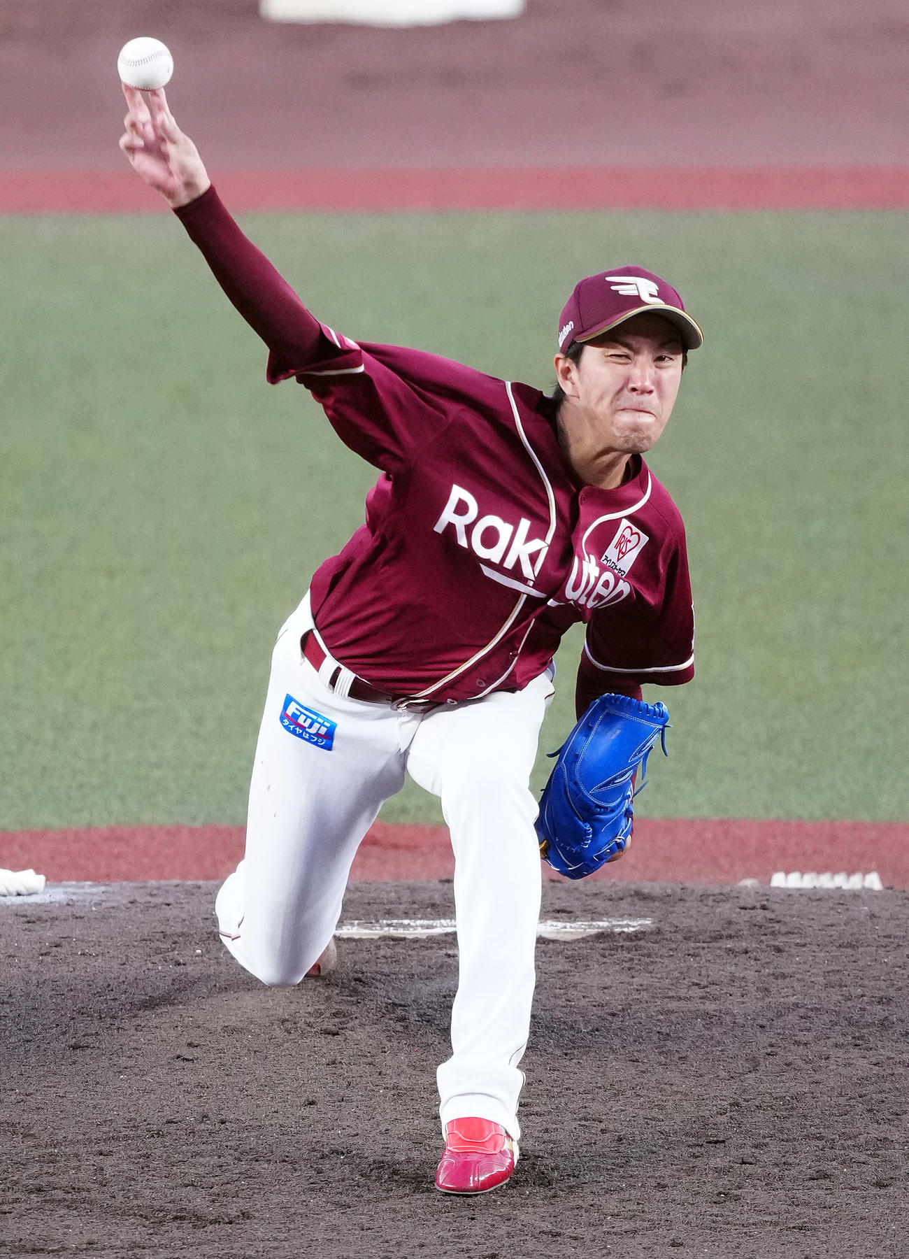 ロッテ対楽天　先発し力投する楽天岸（撮影・鈴木みどり）
