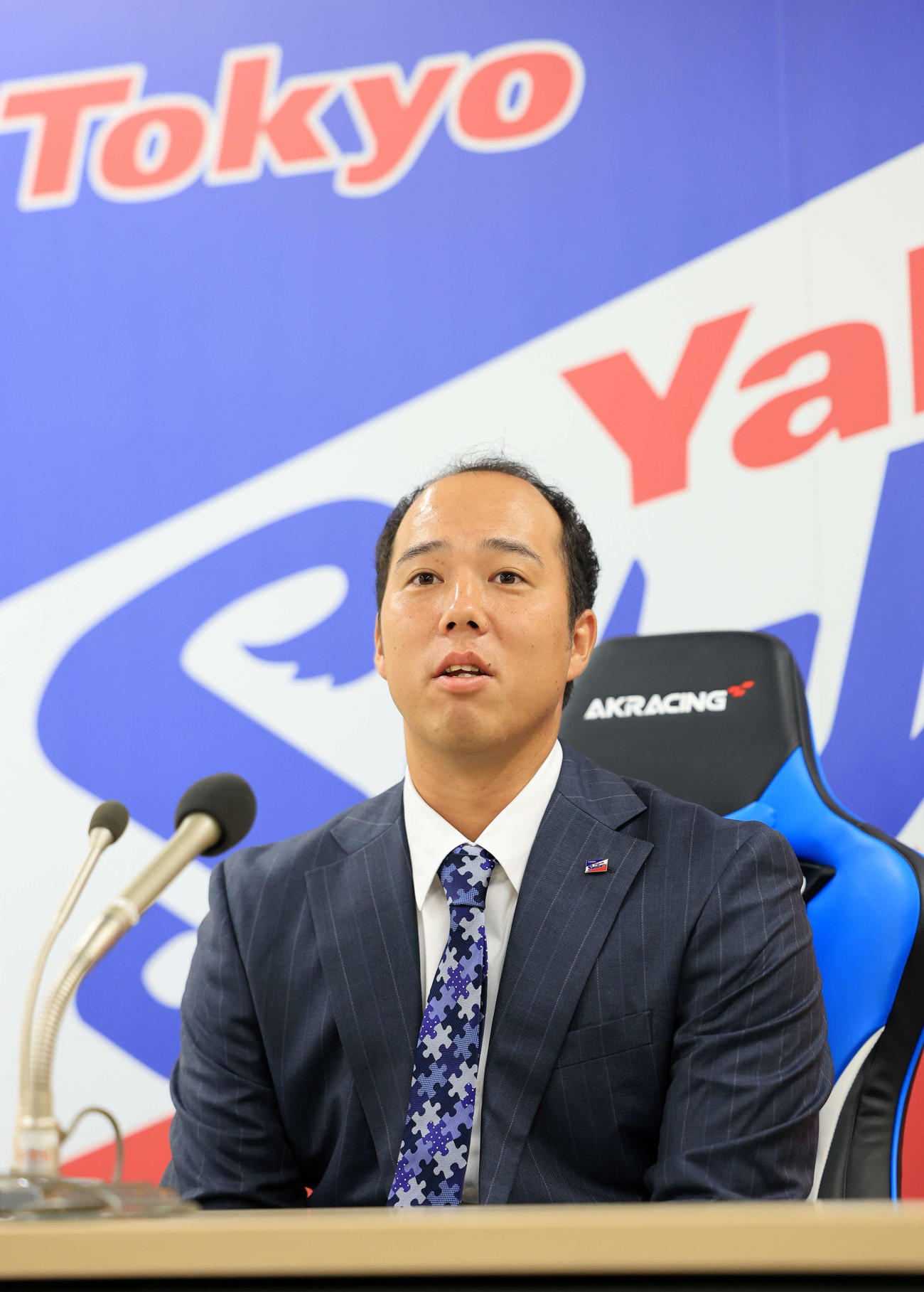 ヤクルト入団会見で、思いを語る青柳（撮影・浅見桂子）
