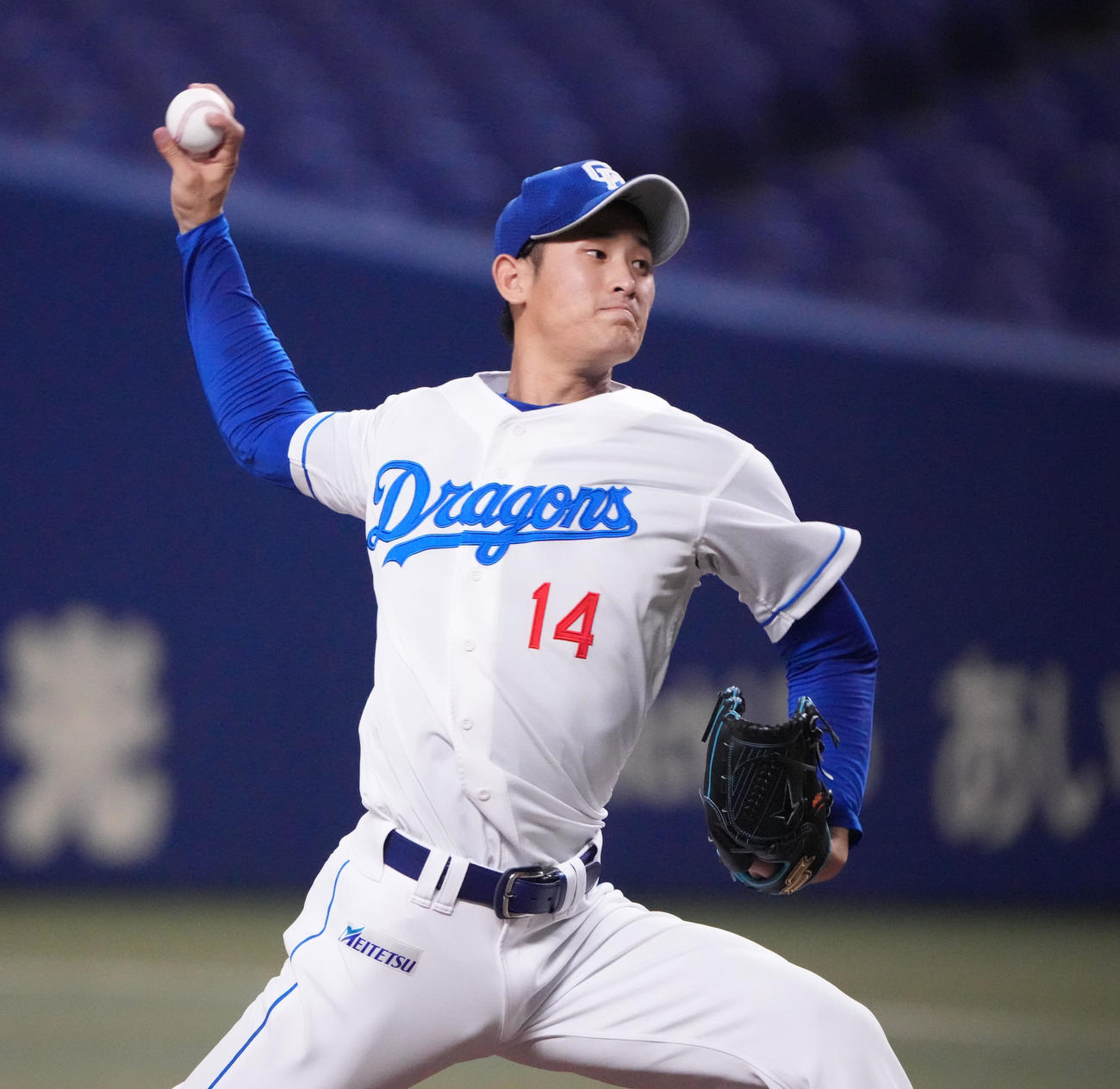 ウエスタン中日対阪神　7回表、力投する中日3番手で登板の草加（撮影・森本幸一）
