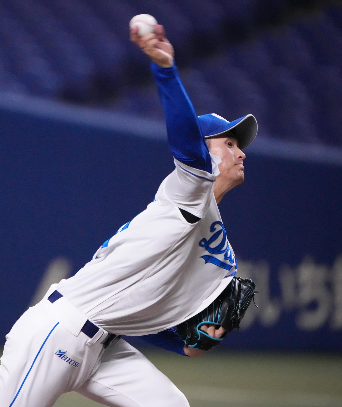 ウエスタン中日対阪神　7回表、力投する中日3番手で登板の草加（撮影・森本幸一）