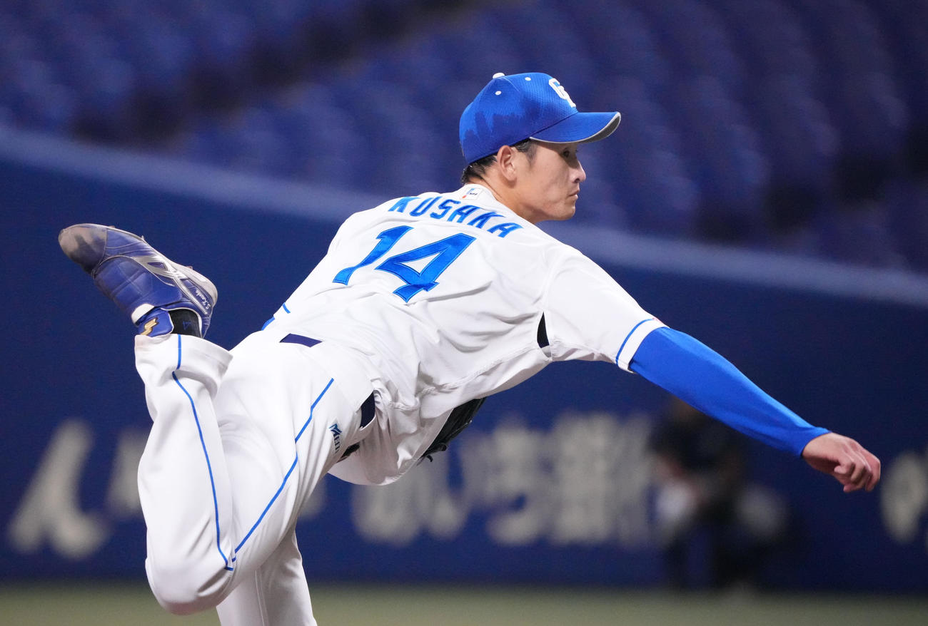 ウエスタン中日対阪神　7回表、力投する中日3番手で登板の草加（撮影・森本幸一）