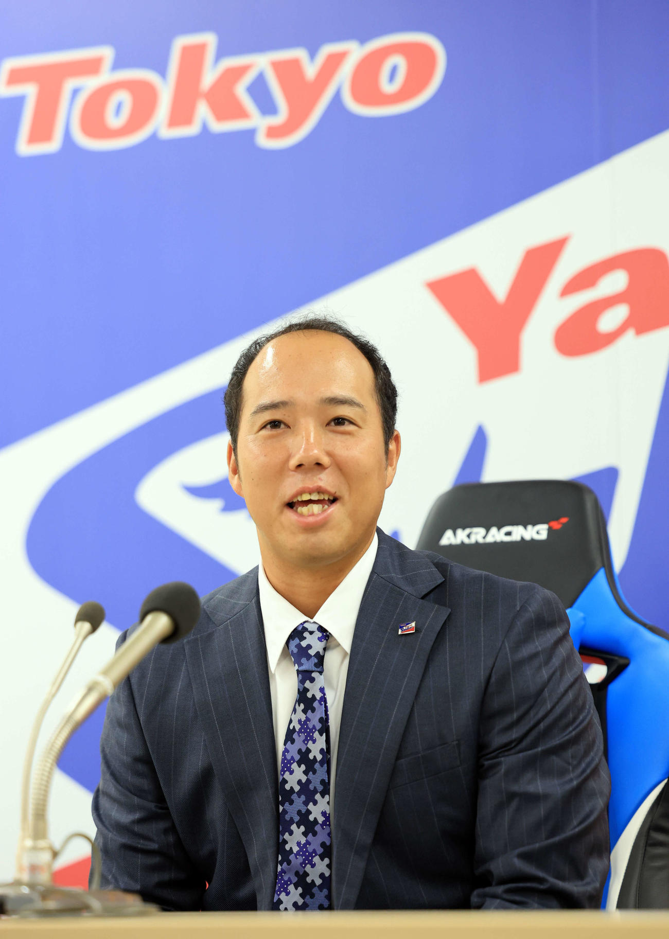 ヤクルト入団会見で、思いを語る青柳（撮影・浅見桂子）