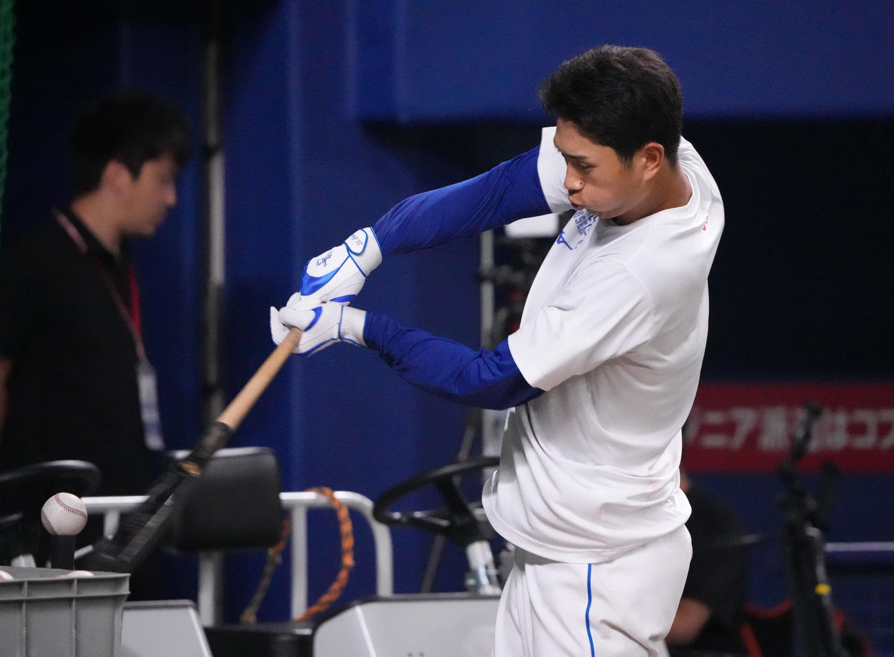 中日対巨人　試合前、打撃練習をする森駿（撮影・森本幸一）