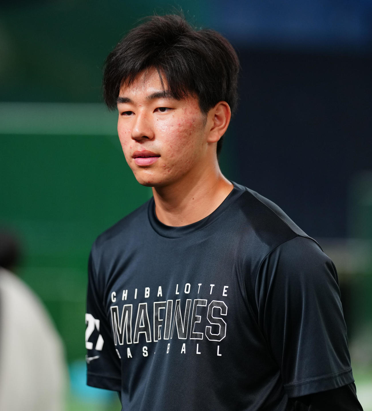 ロッテ対楽天　試合前練習を終え、囲み取材に応じるロッテ吉川（撮影・鈴木みどり）