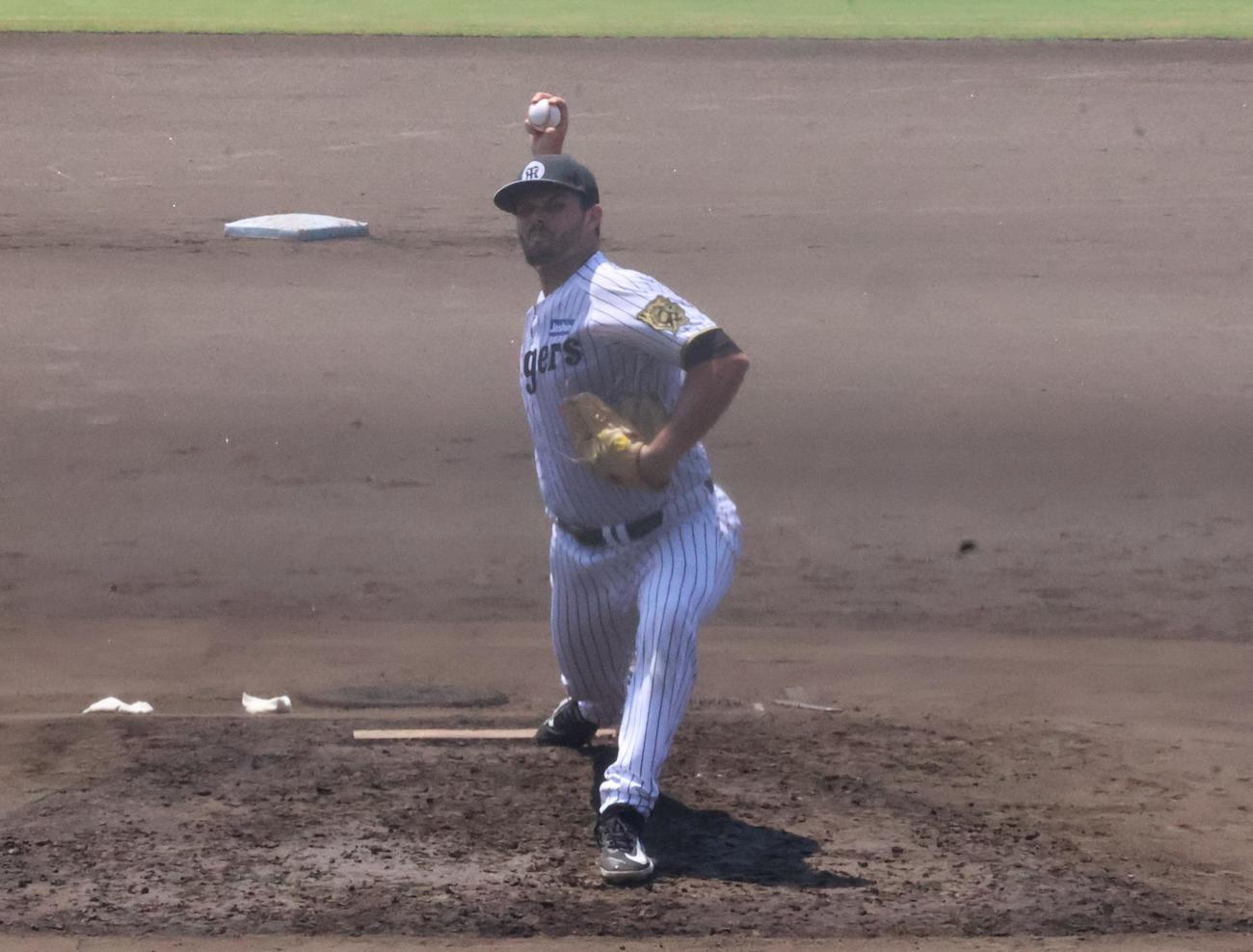 シート打撃に登板した阪神ハートウィグ（撮影・塚本光）