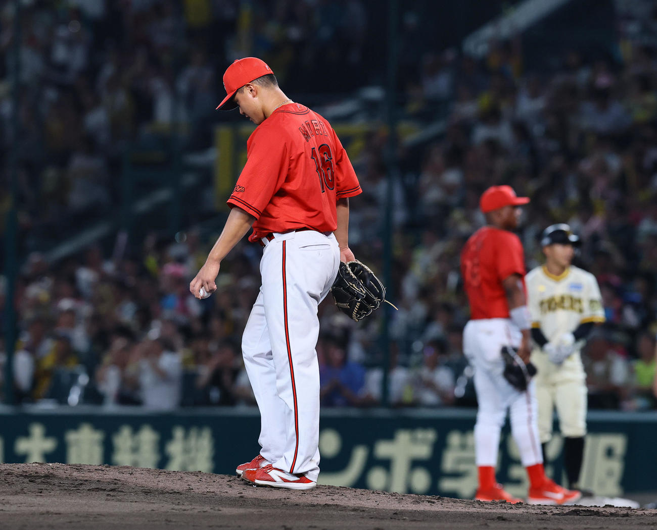 阪神対広島　4回裏阪神2死三塁、熊谷に右前適時打を許した森（撮影・藤尾明華）