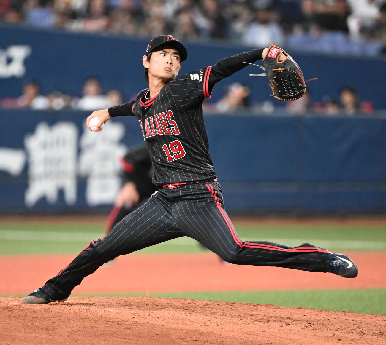 オリックス対西武　7回に登板するオリックス山岡（撮影・和賀正仁）